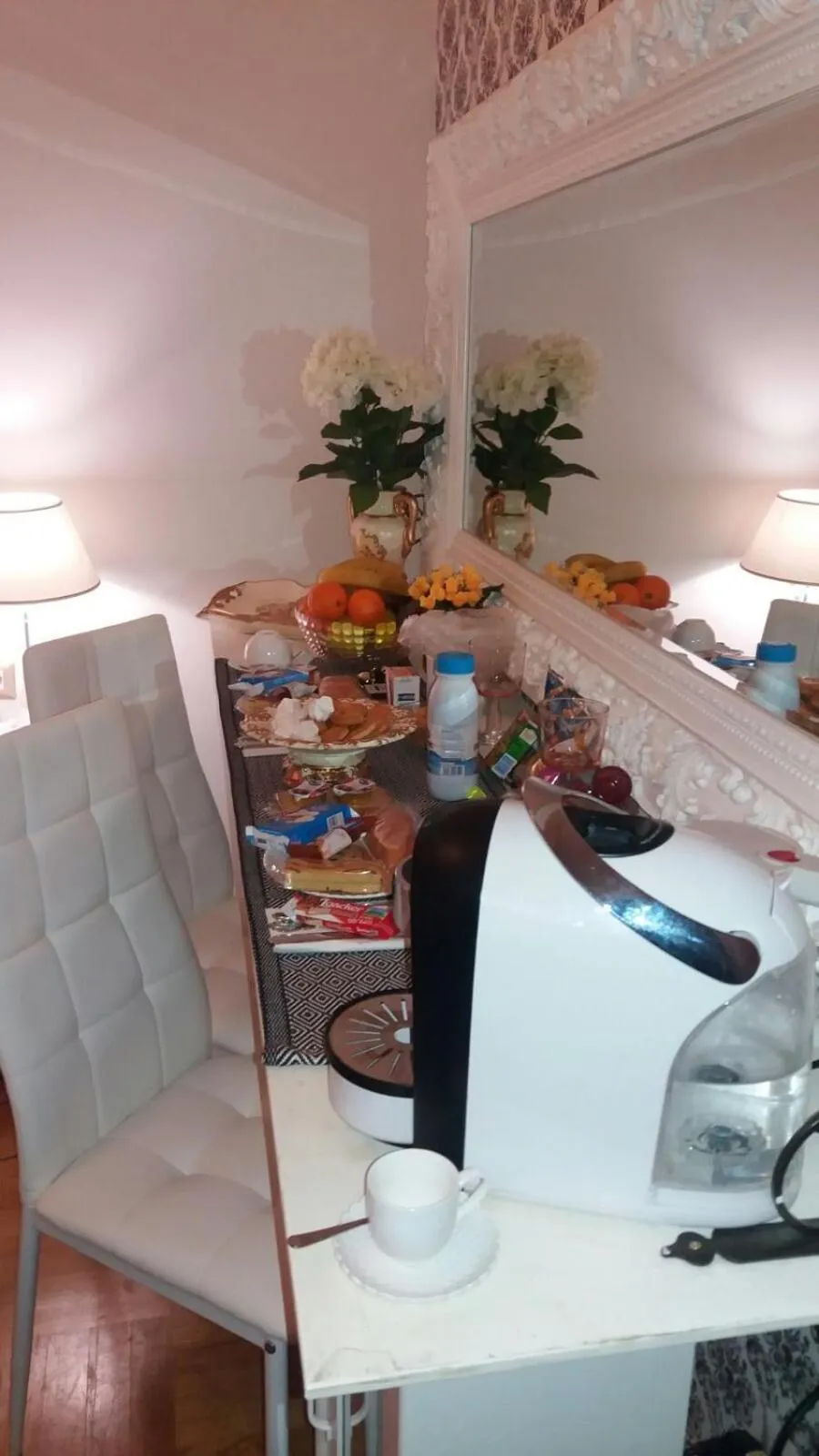 Photo of the whole room in Barberini Dream