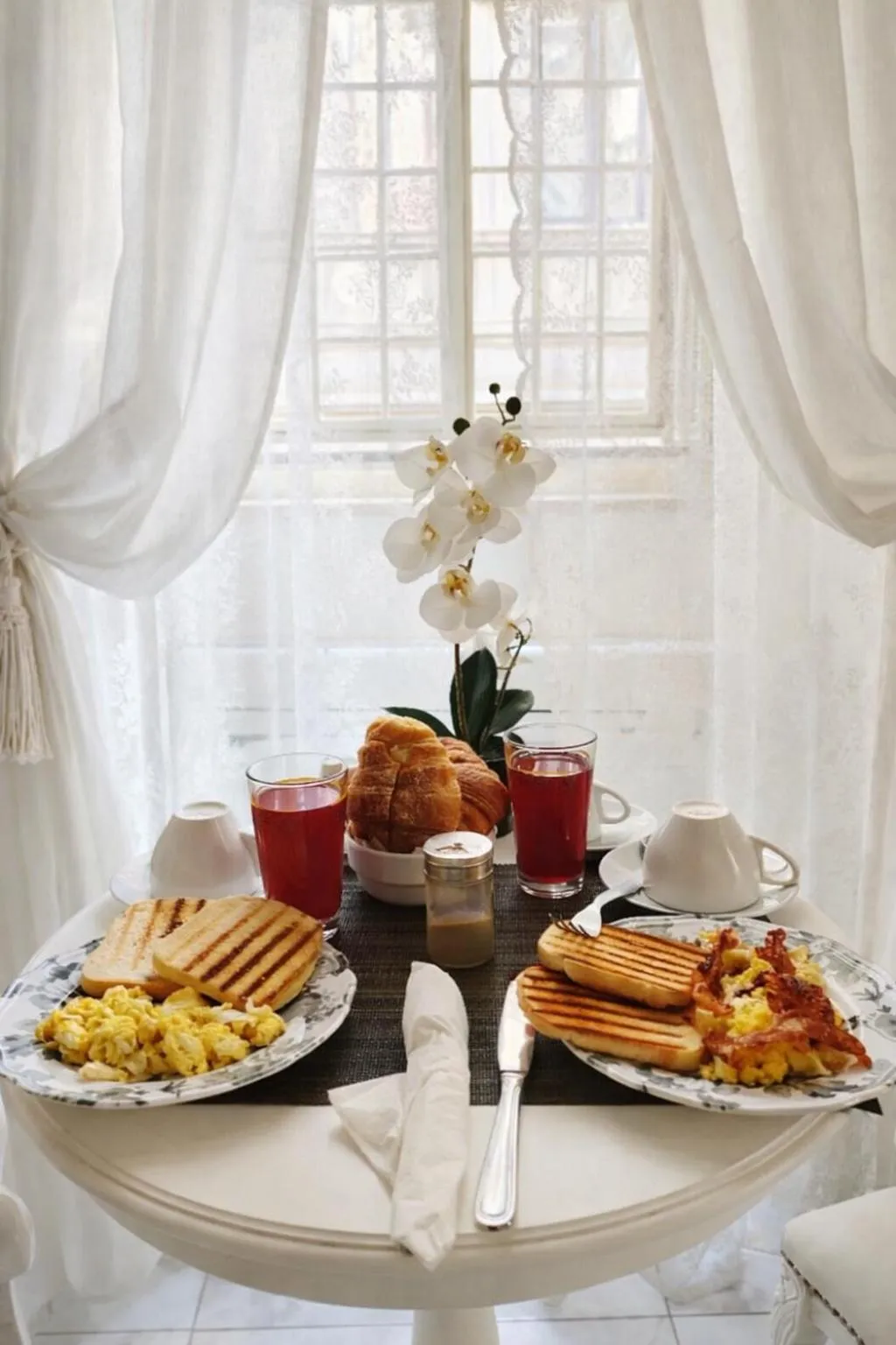 Breakfast in Barberini Dream