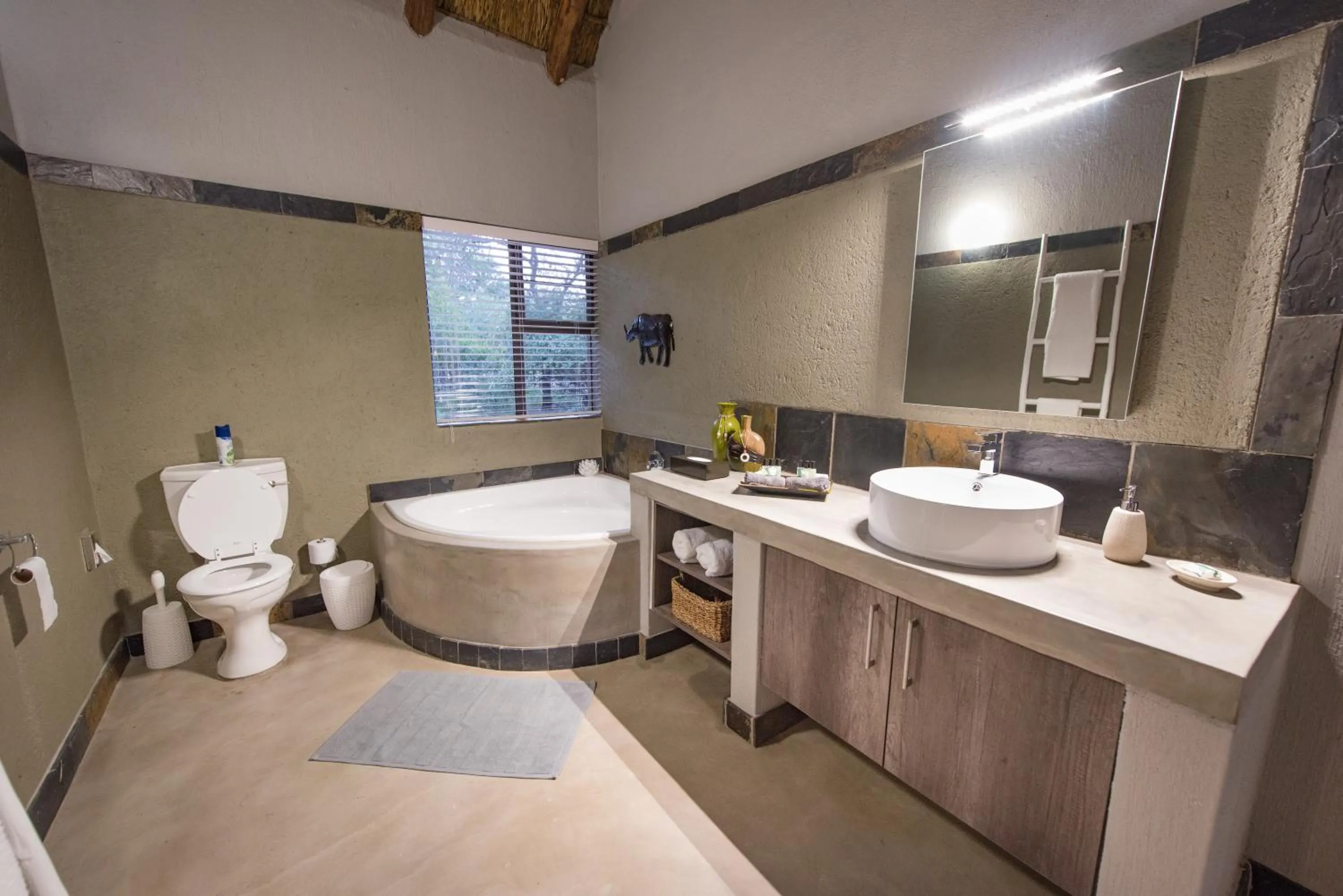 Bathroom in Bushbaby River Lodge