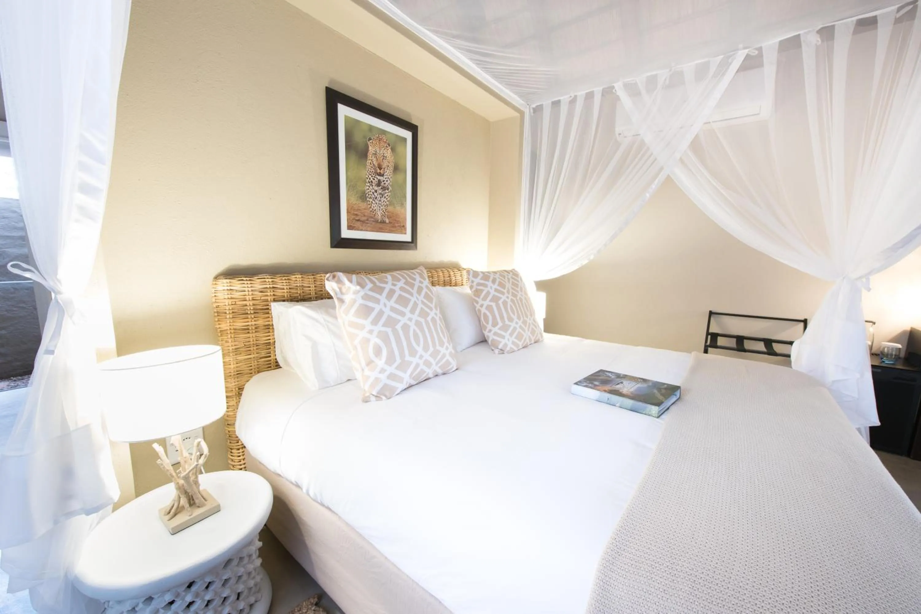 Decorative detail, Bed in Bushbaby River Lodge