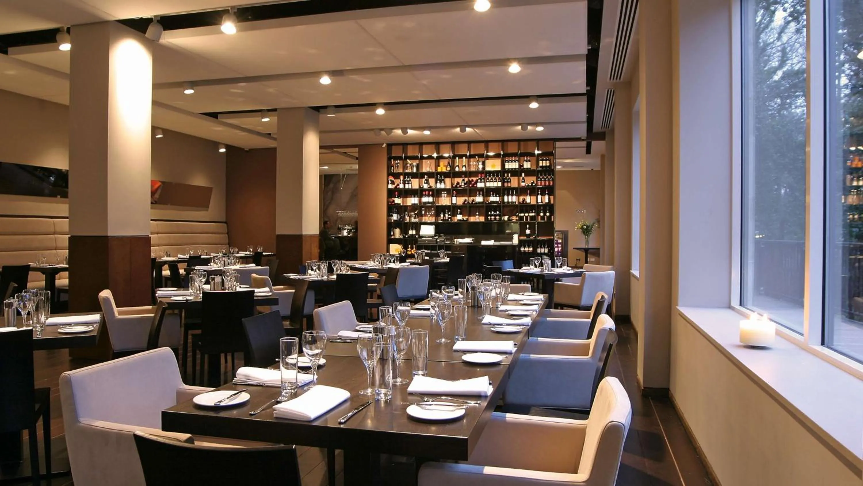 Restaurant/places to eat in Park Plaza Cardiff