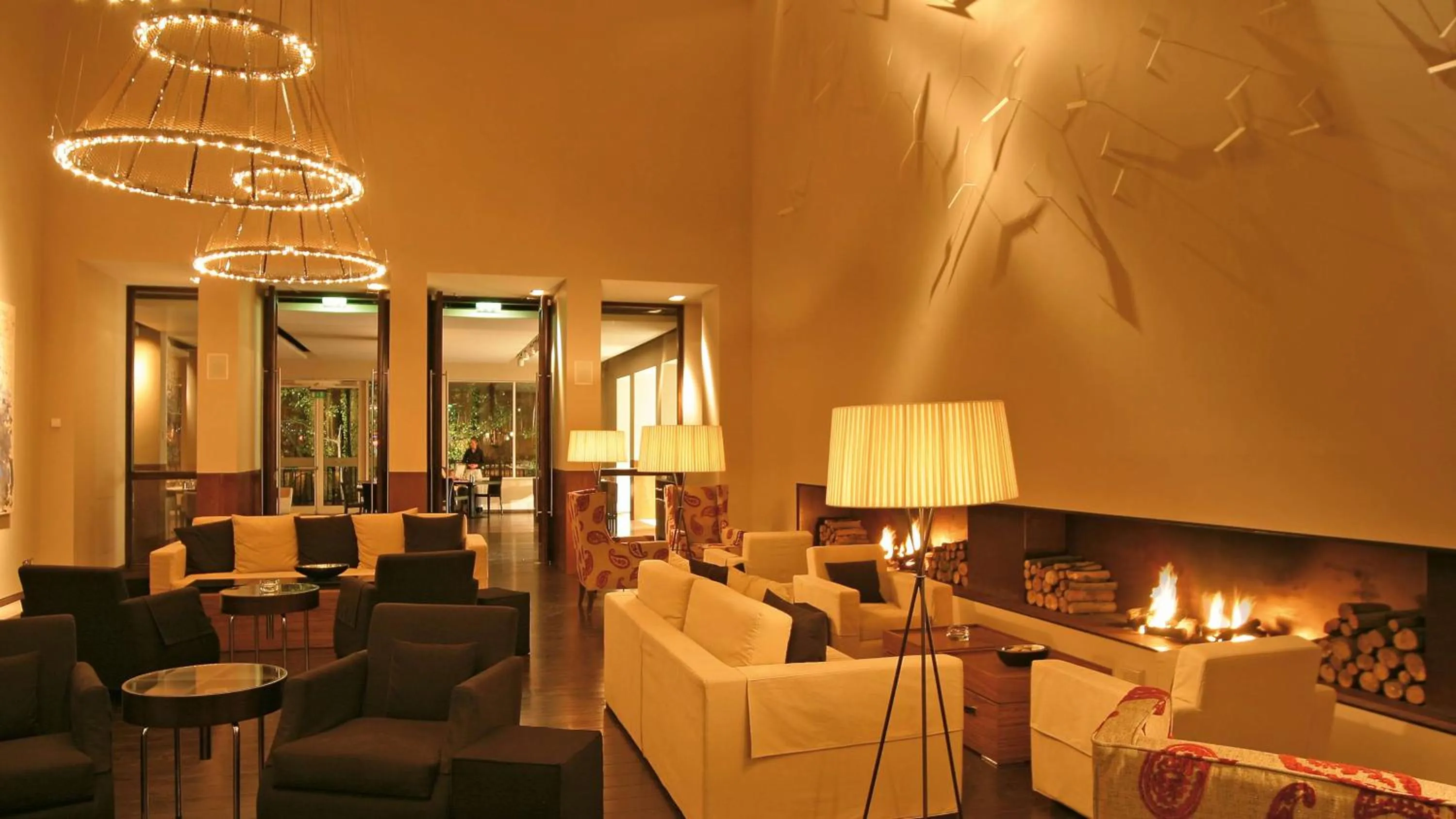 Lounge or bar in Park Plaza Cardiff