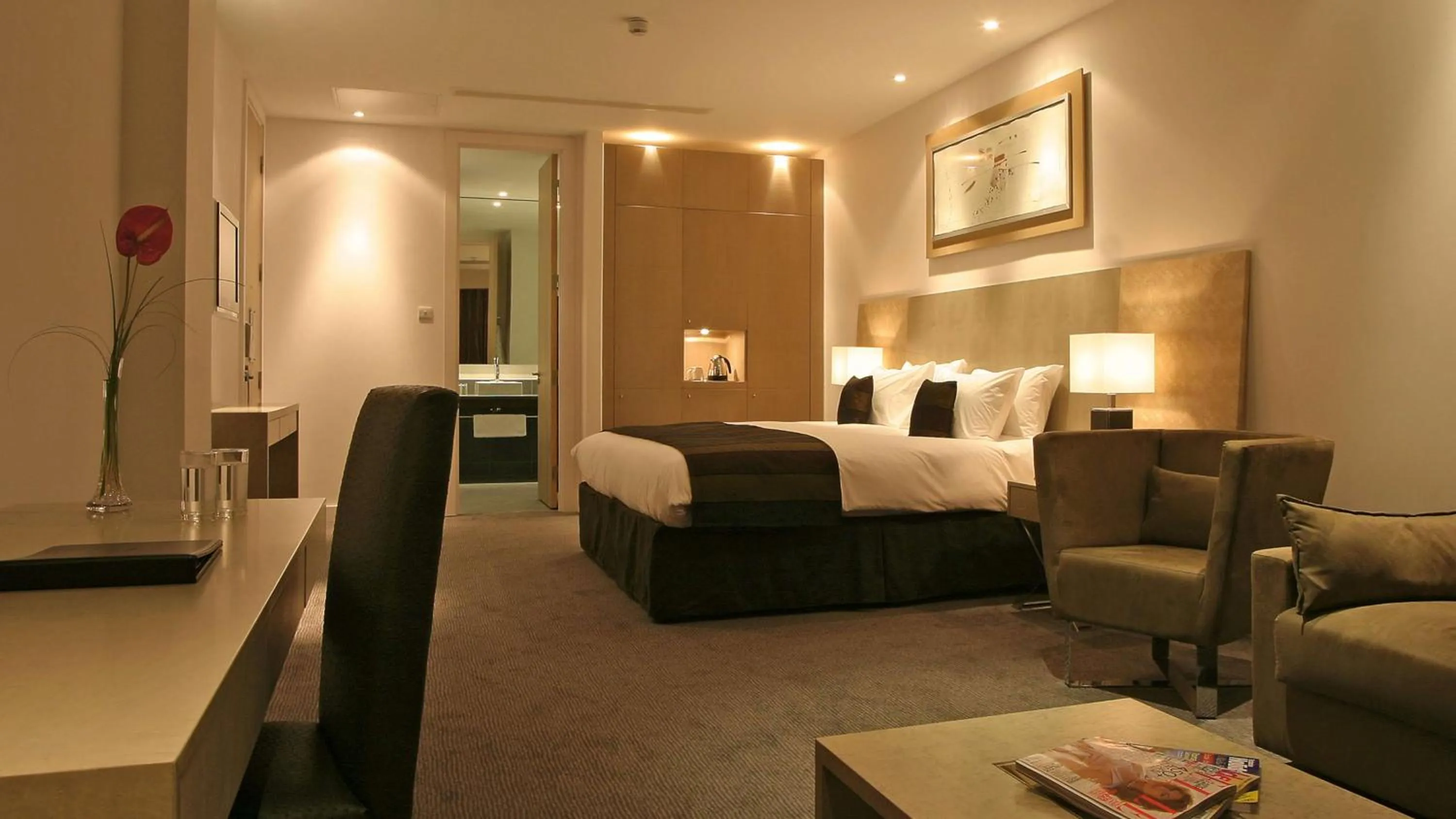 Photo of the whole room, Bed in Park Plaza Cardiff
