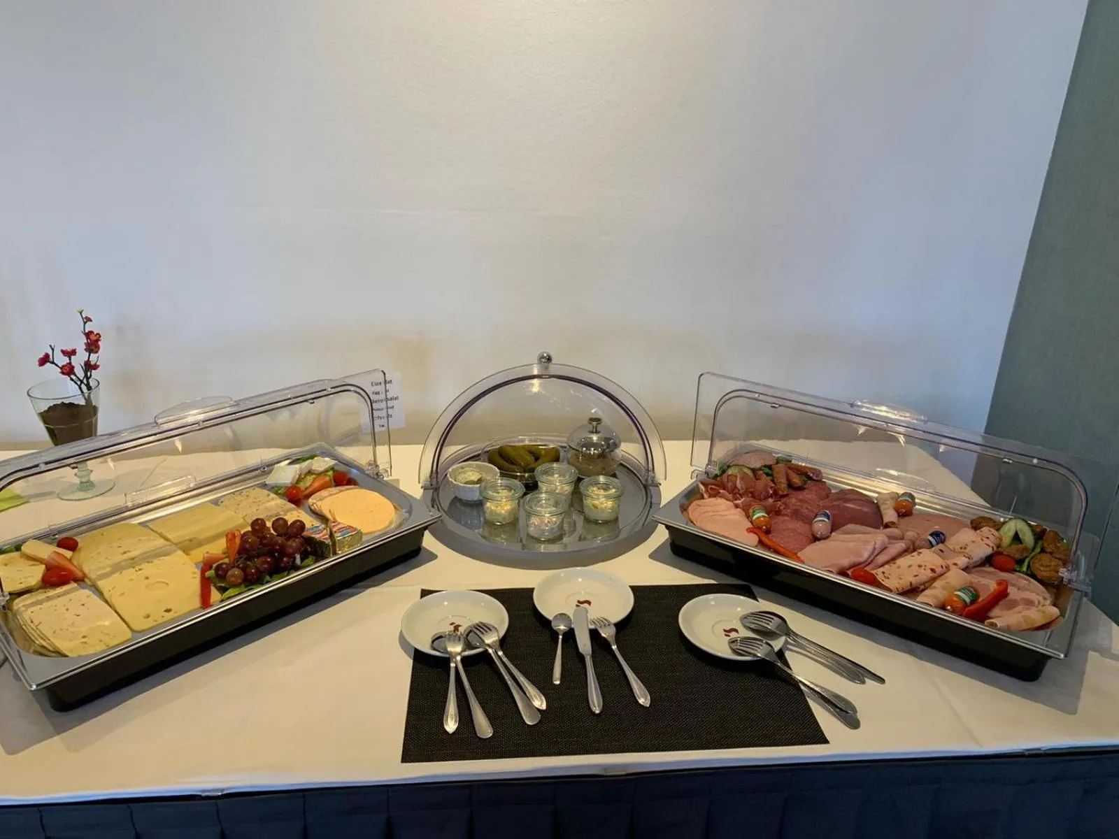 Food and drinks in Hotel Hennesburg