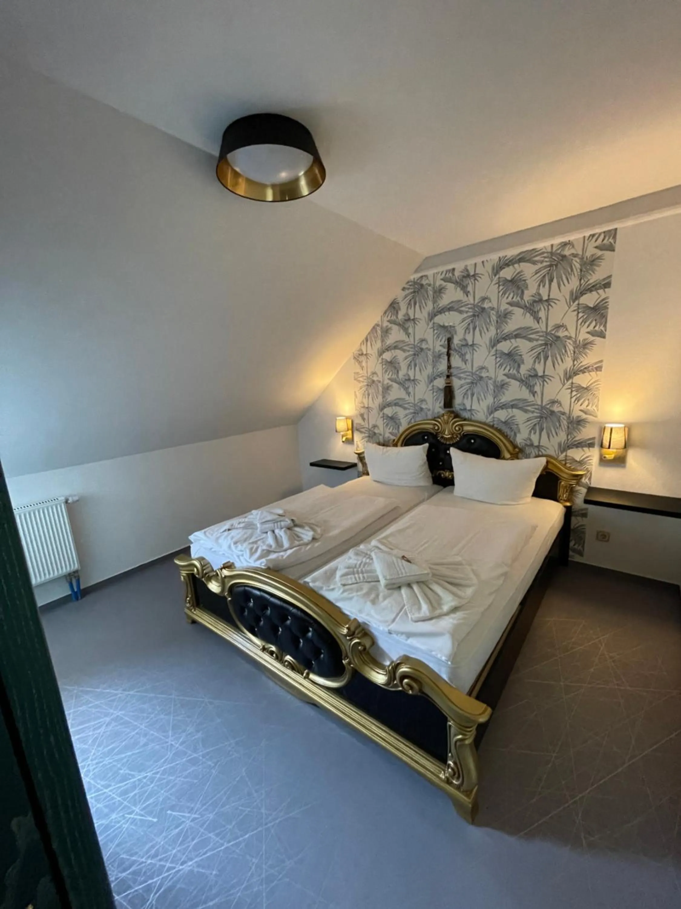 Photo of the whole room, Bed in Hotel Hennesburg