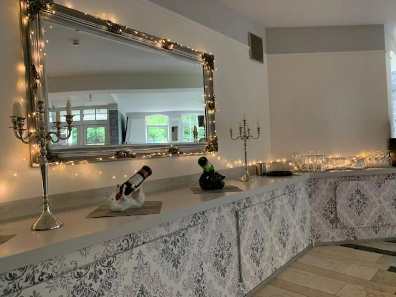 Communal lounge/ TV room in Hotel Hennesburg