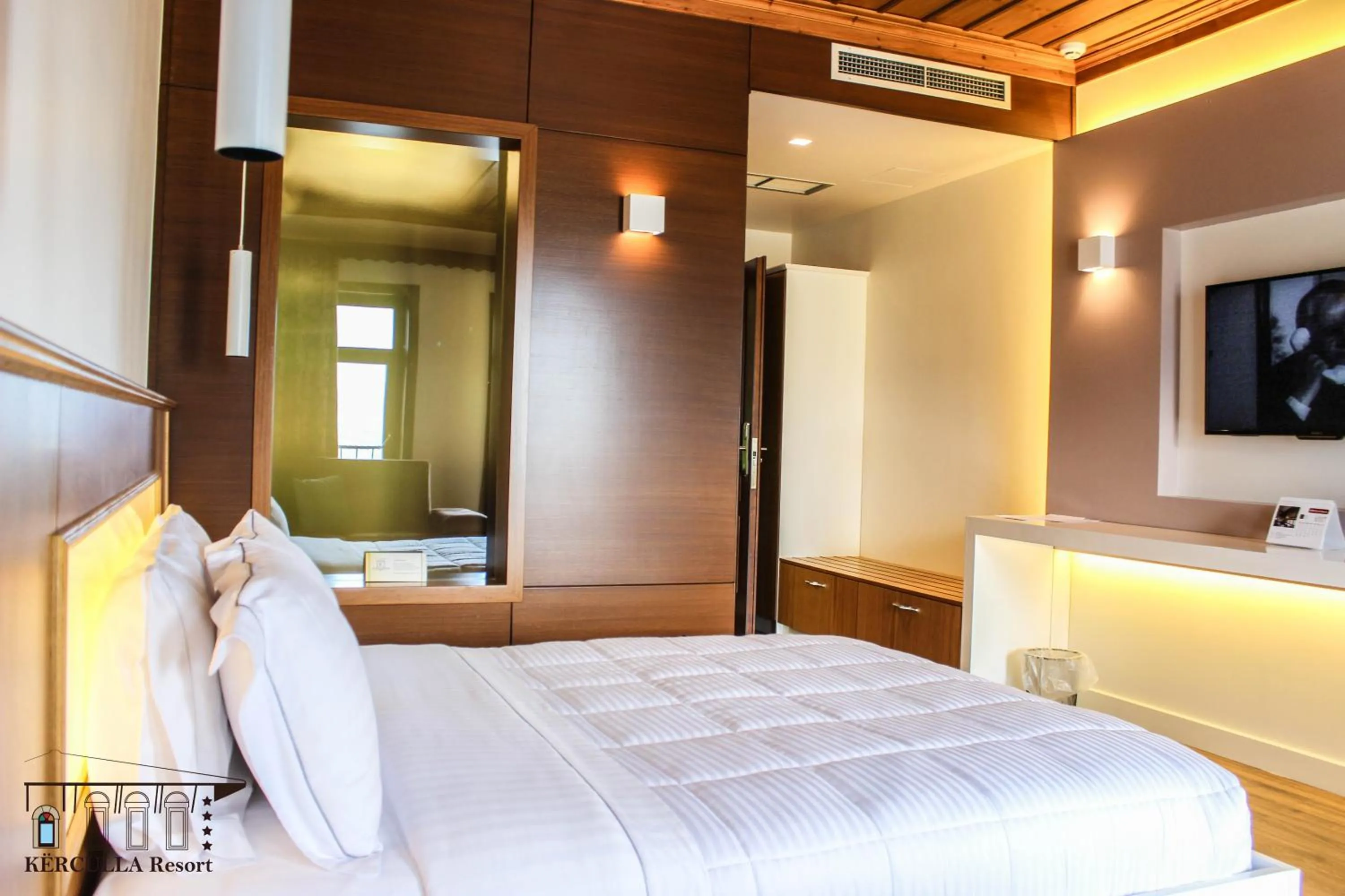 Restaurant/places to eat, Bed in KERCULLA Resort