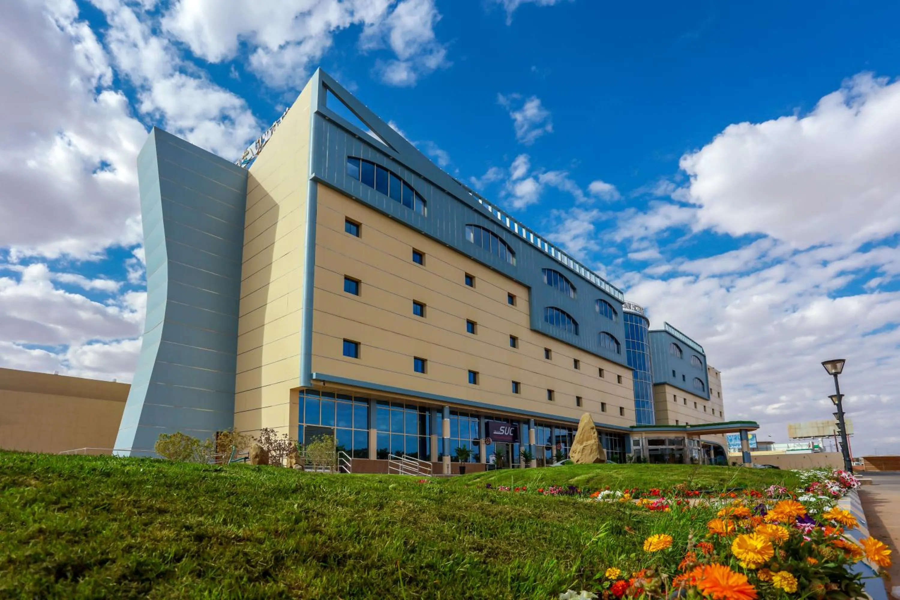 Facade/entrance in فندق هلا ان