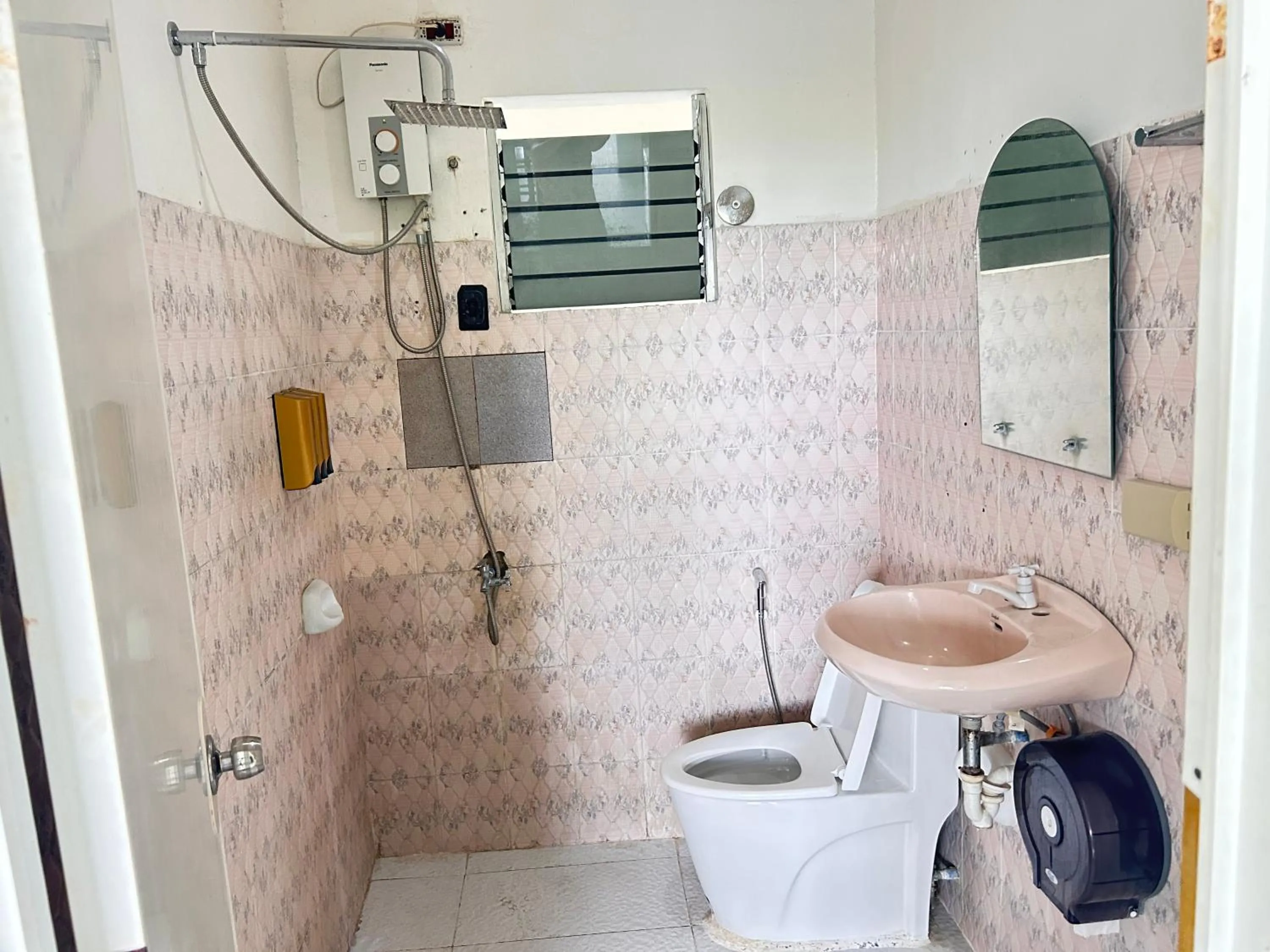 Luna Oslob Travellers Inn