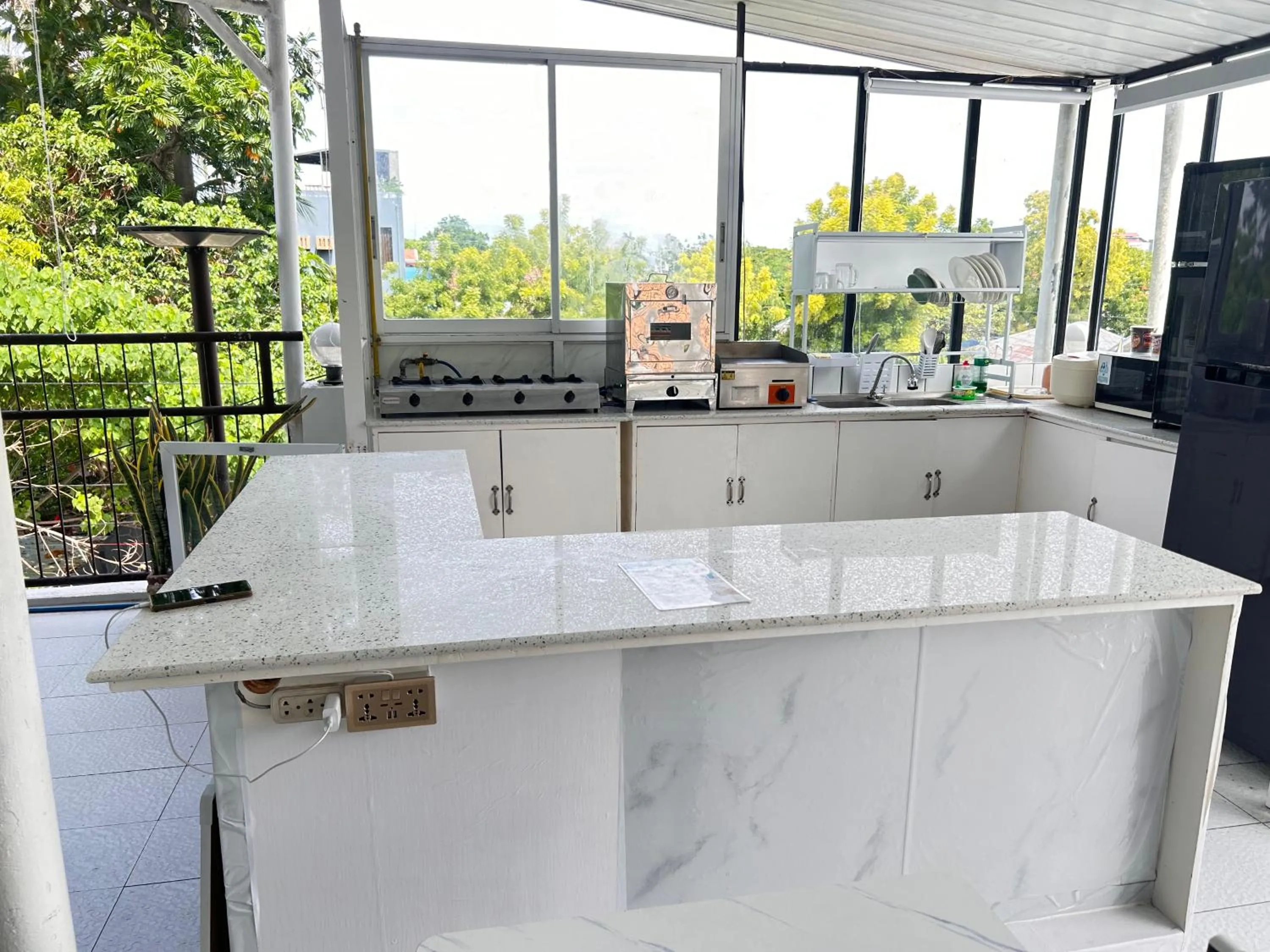 Luna Oslob Travellers Inn