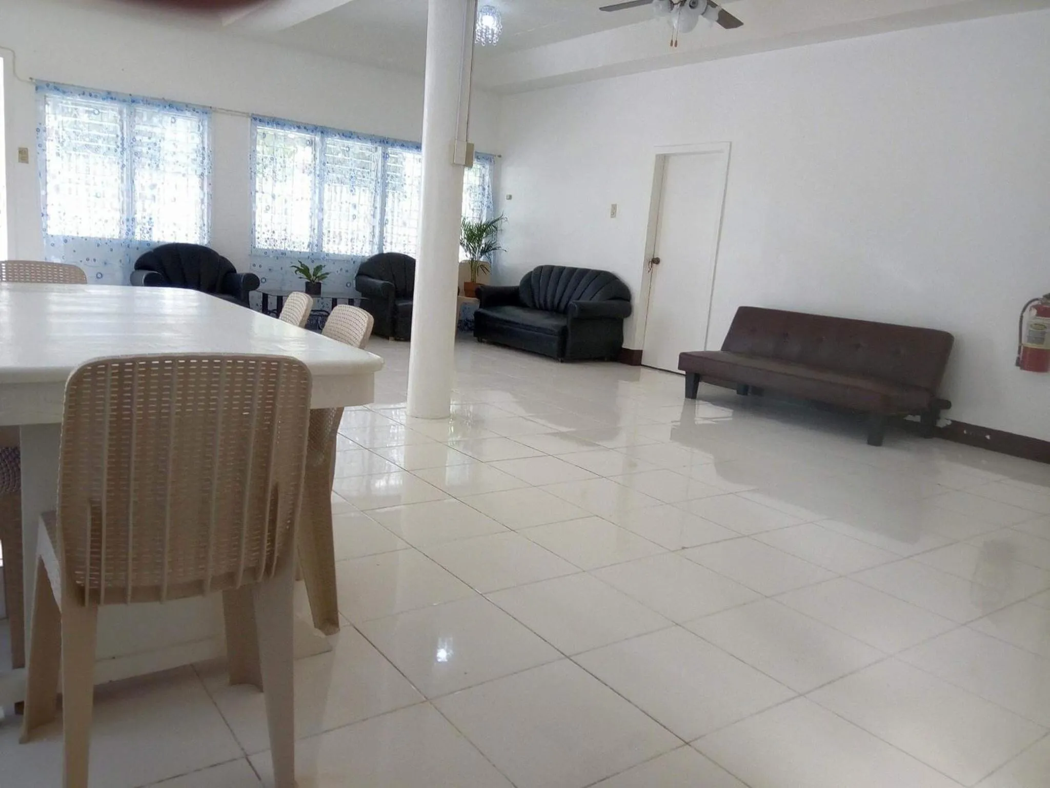 Living room in Luna Oslob Travellers Inn