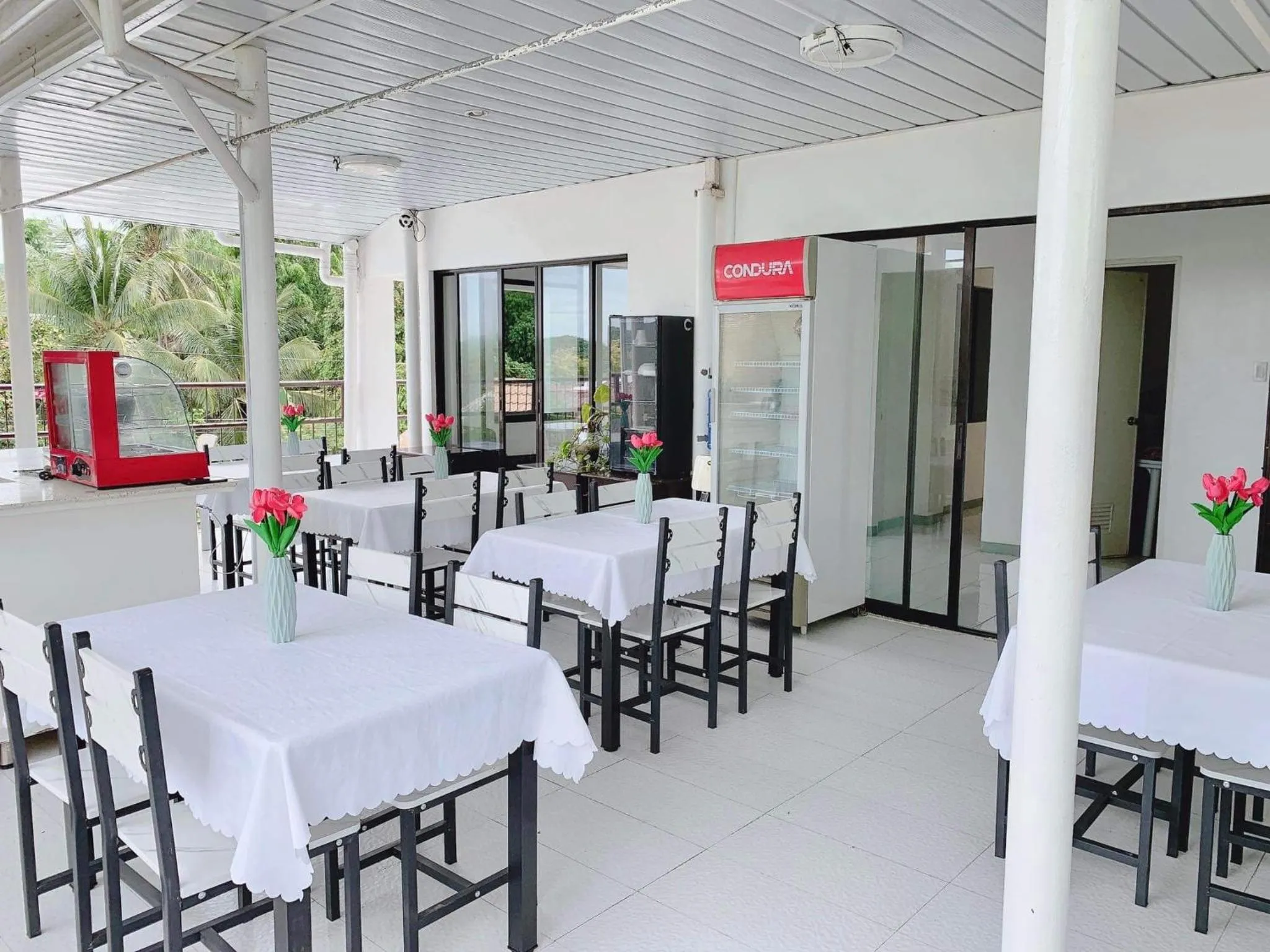 Restaurant/places to eat in Luna Oslob Travellers Inn