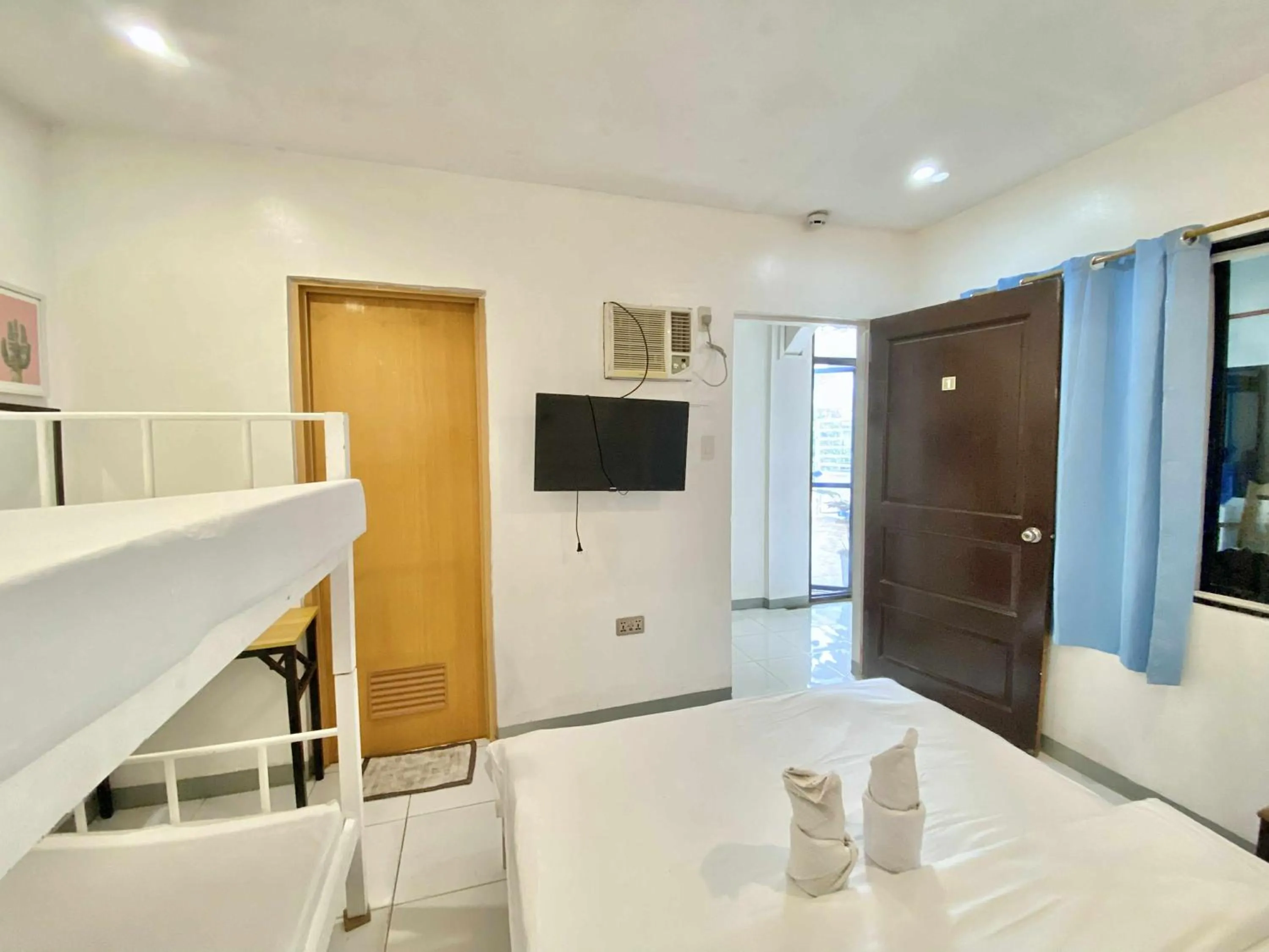 Luna Oslob Travellers Inn