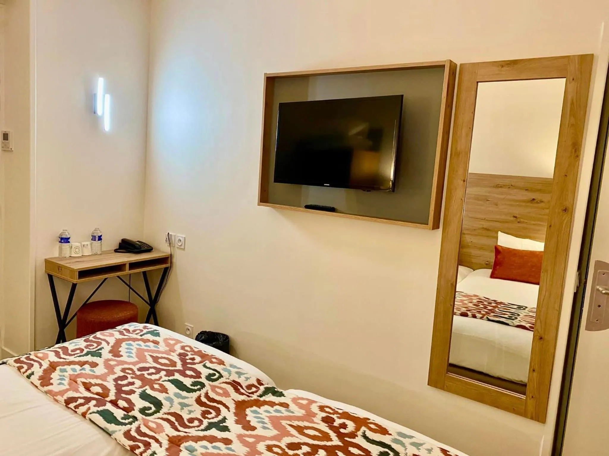 Bedroom, Bed in Hôtel Derby Eiffel