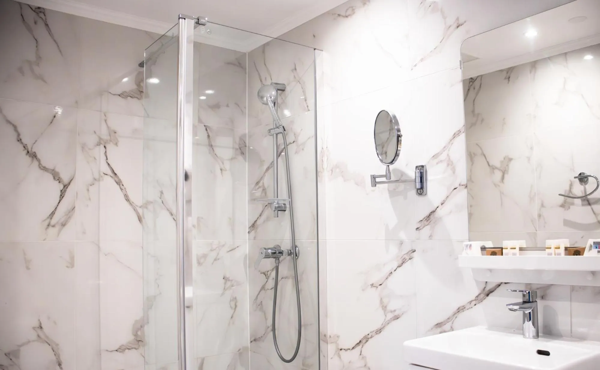 Bathroom in Hôtel Derby Eiffel