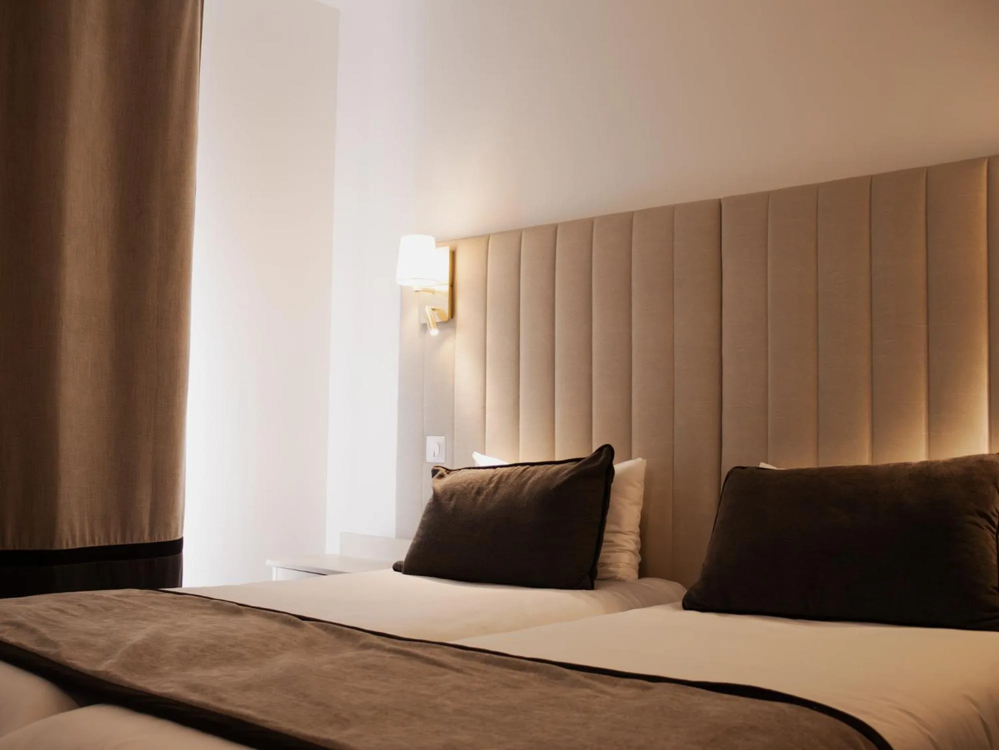 Bedroom, Bed in Hôtel Derby Eiffel