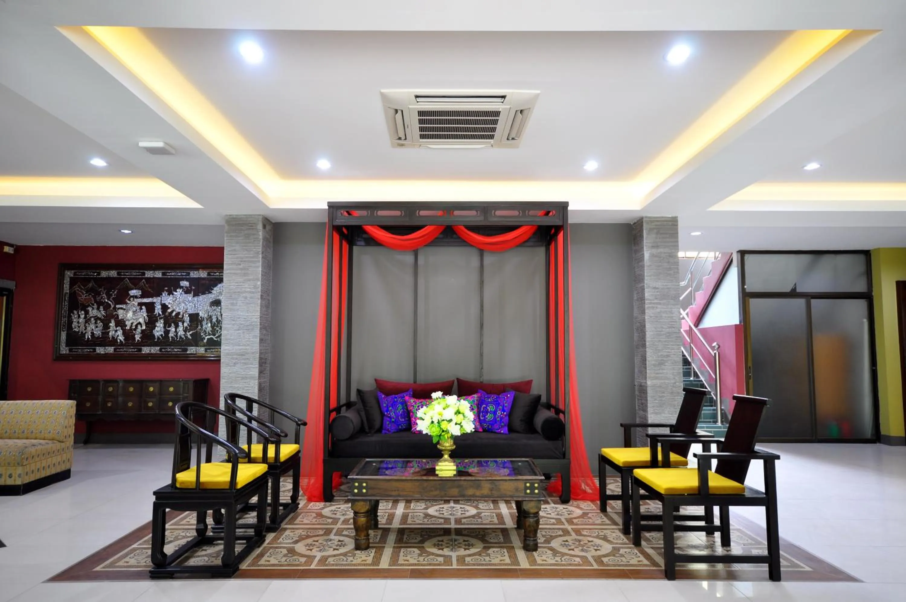 Lobby or reception in Chiangmai S.P. Hotel