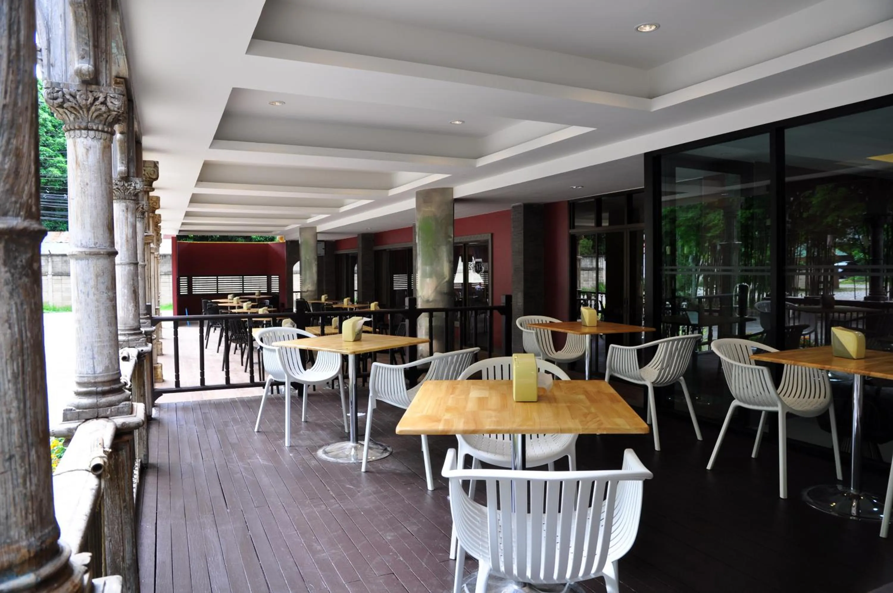 Restaurant/places to eat in Chiangmai S.P. Hotel