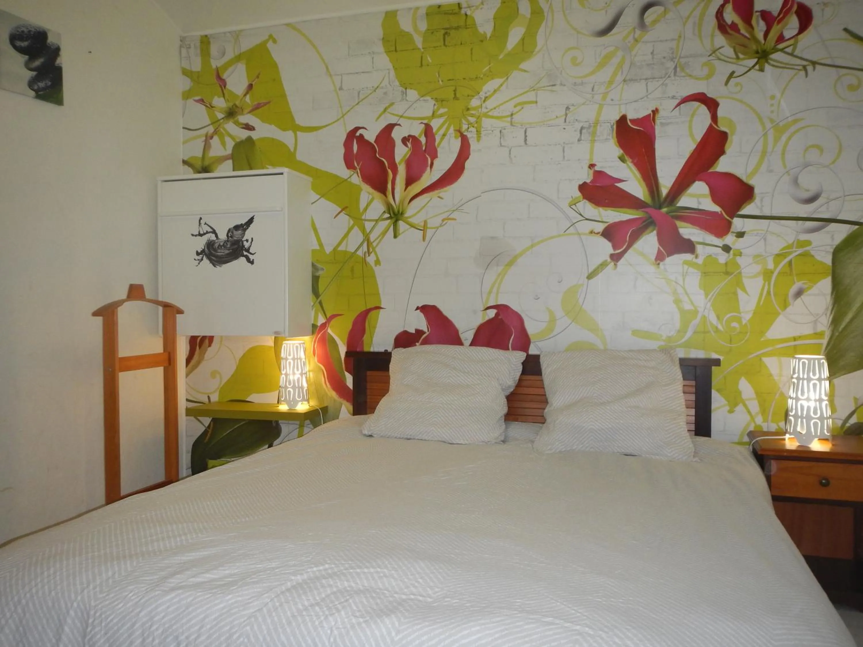 Photo of the whole room, Bed in beau t2 tharon