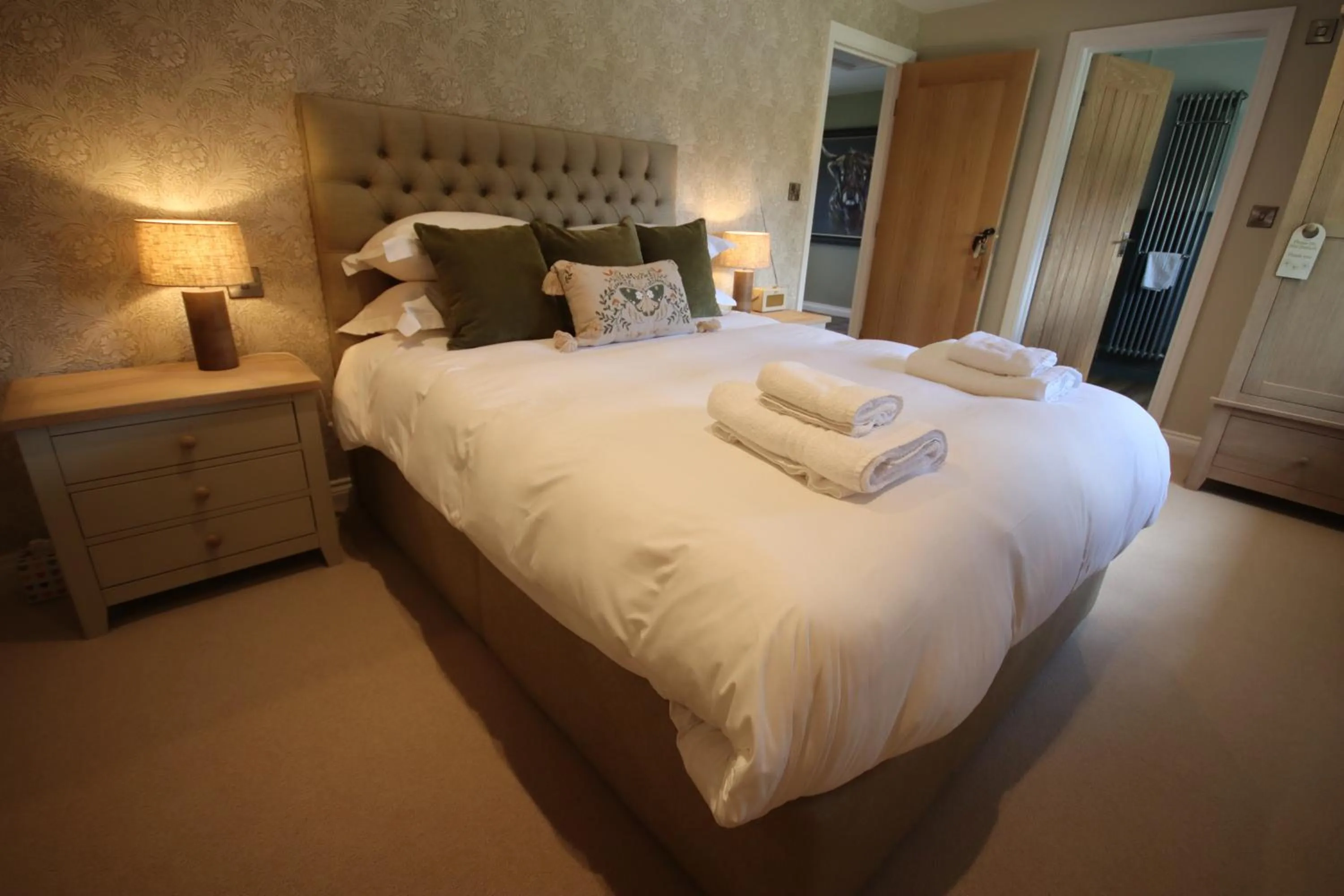 Bed in The Horseshoe Country Inn