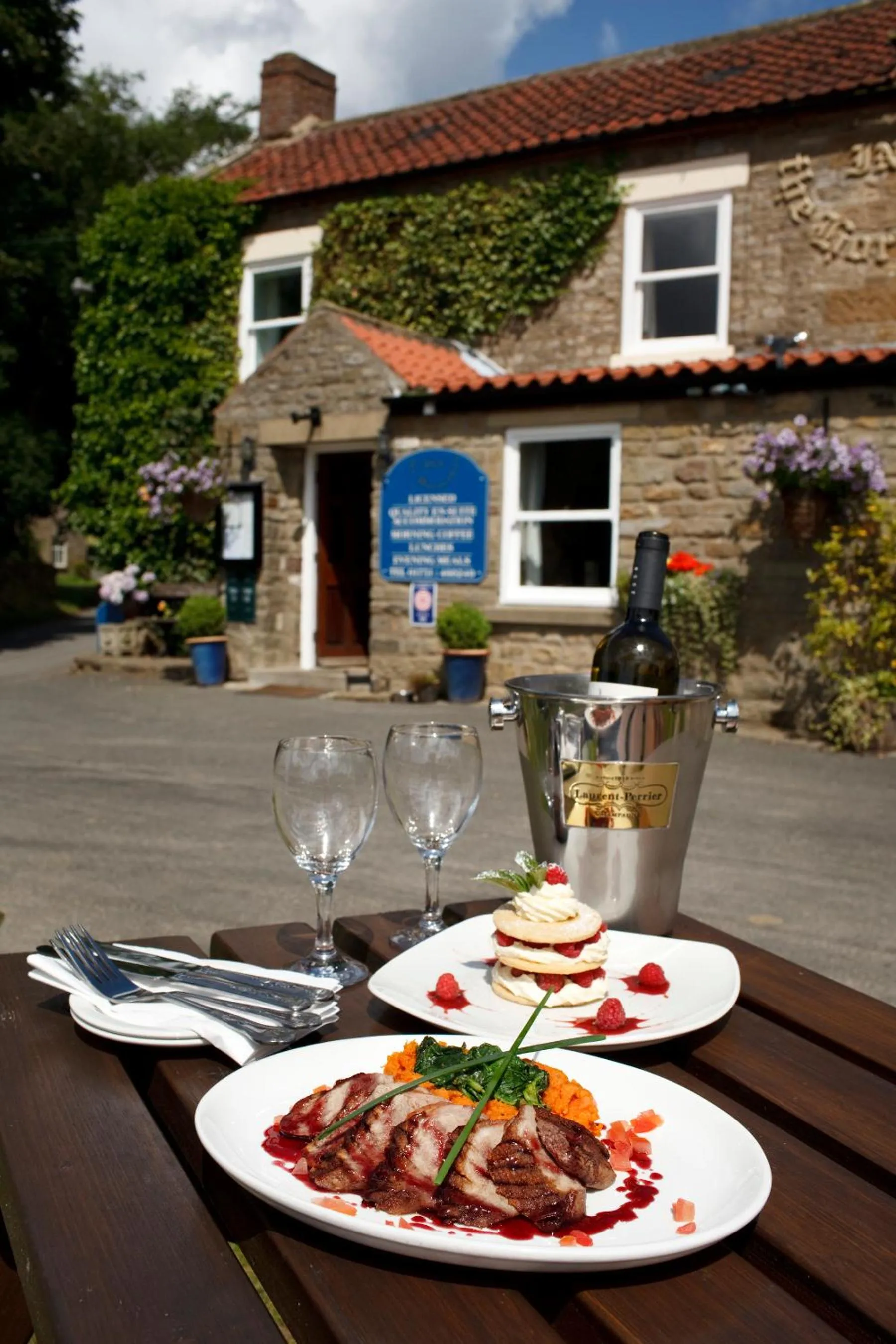 Property building in The Horseshoe Country Inn