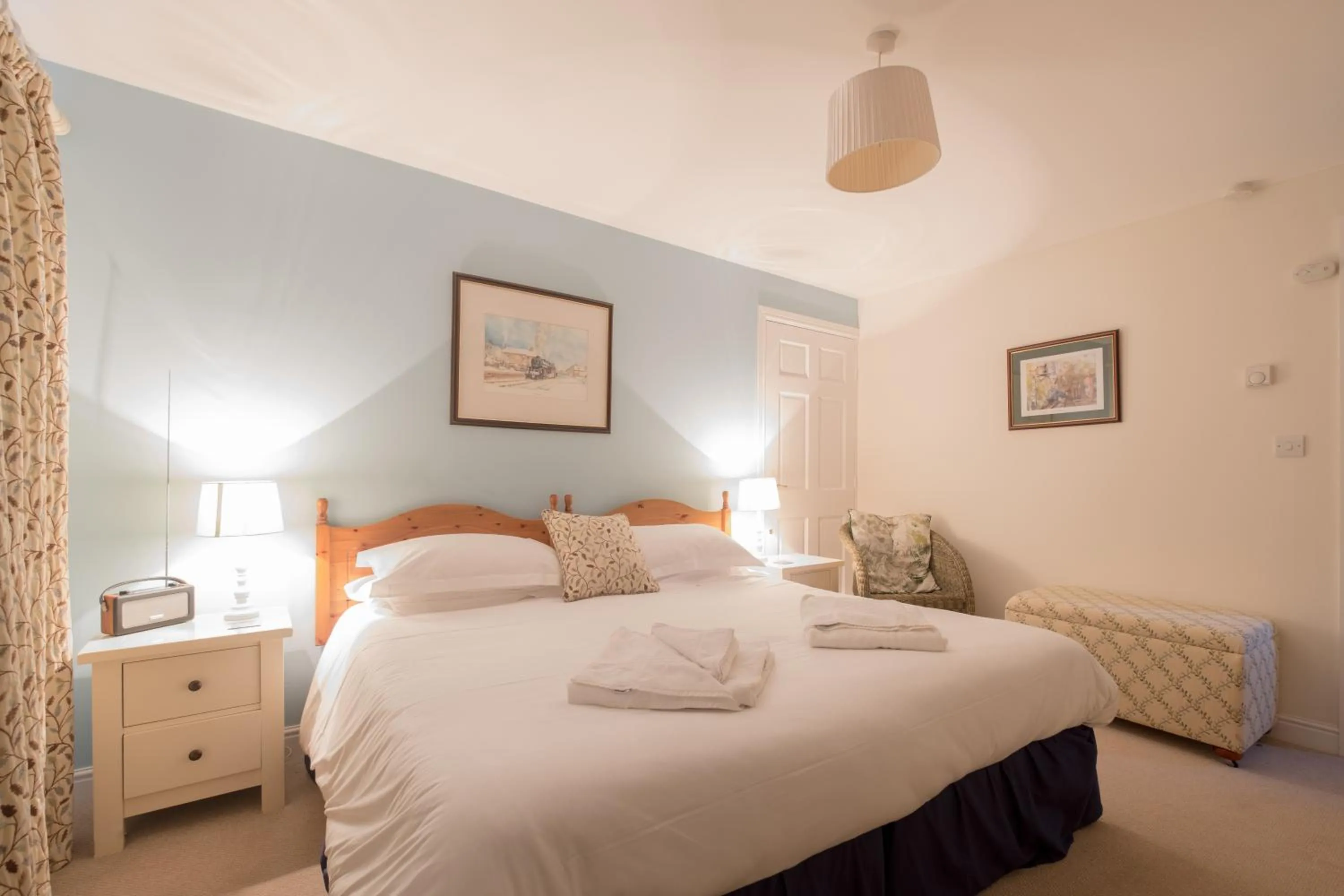 Bed in The Horseshoe Country Inn