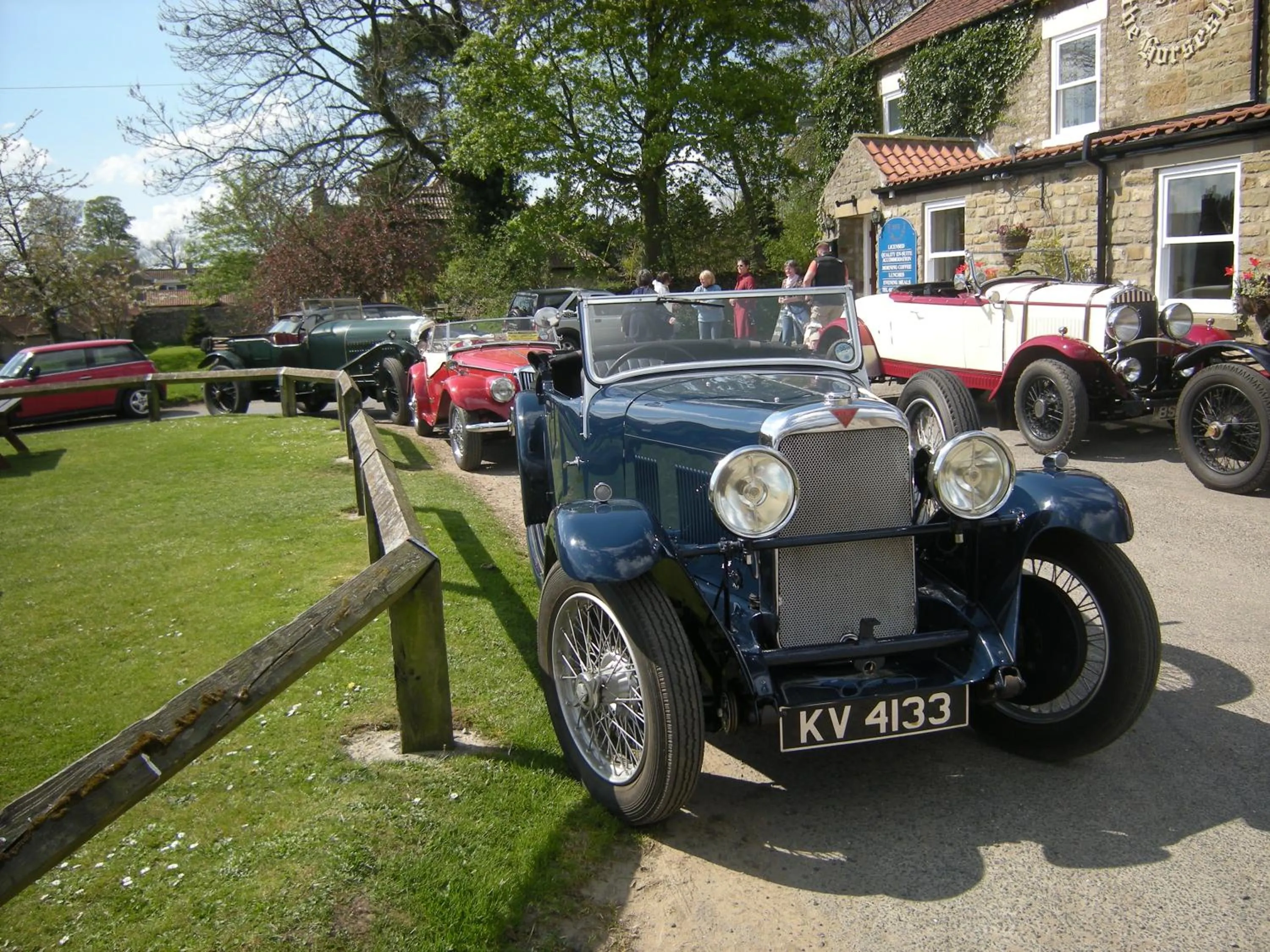 Facade/entrance in The Horseshoe Country Inn