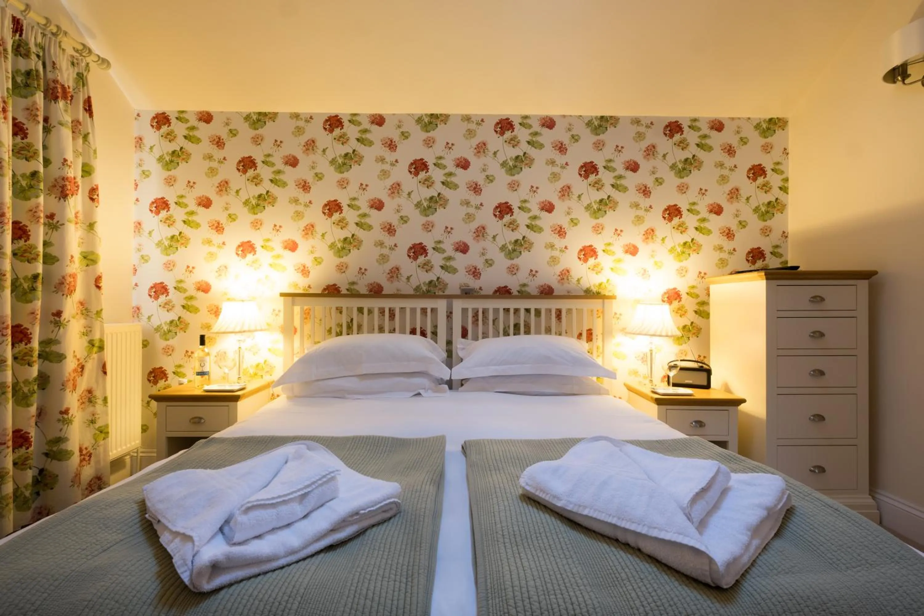 Off site, Bed in The Horseshoe Country Inn