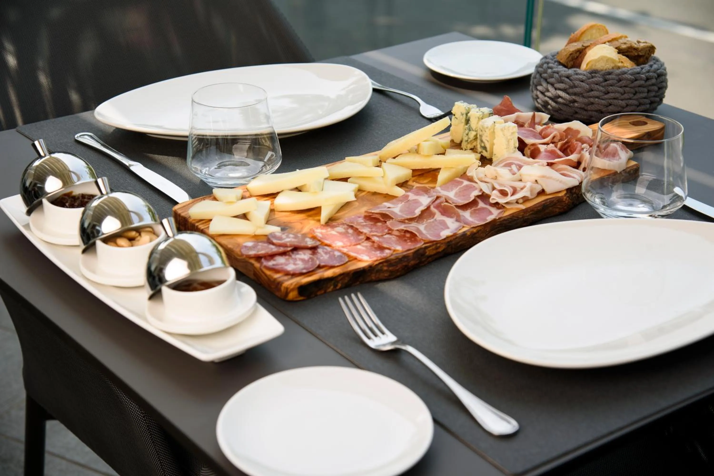 Restaurant/places to eat in Hotel Metropole