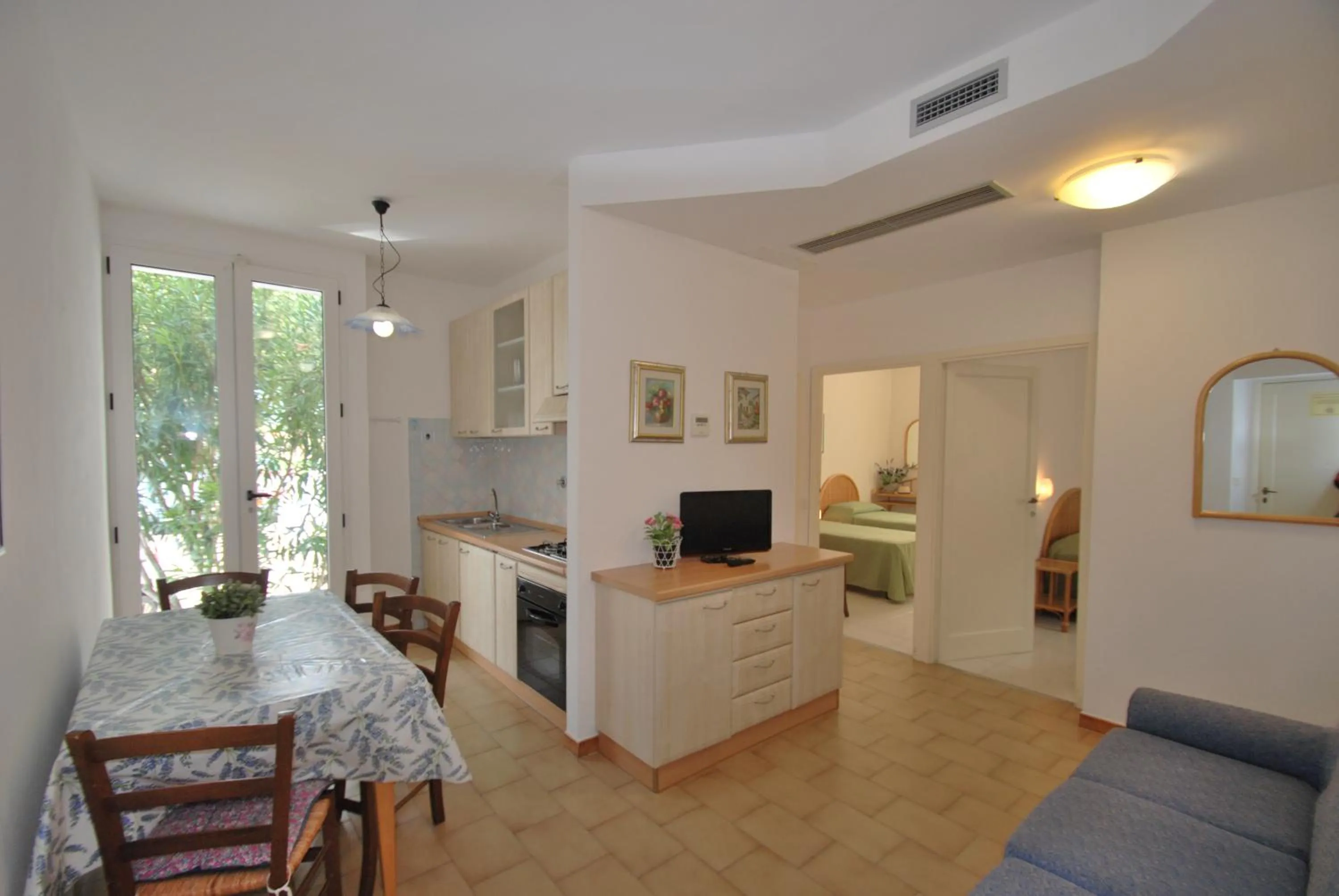 Kitchen or kitchenette in Appartamenti Olivo - 100 mt dal mare con aria condizionata