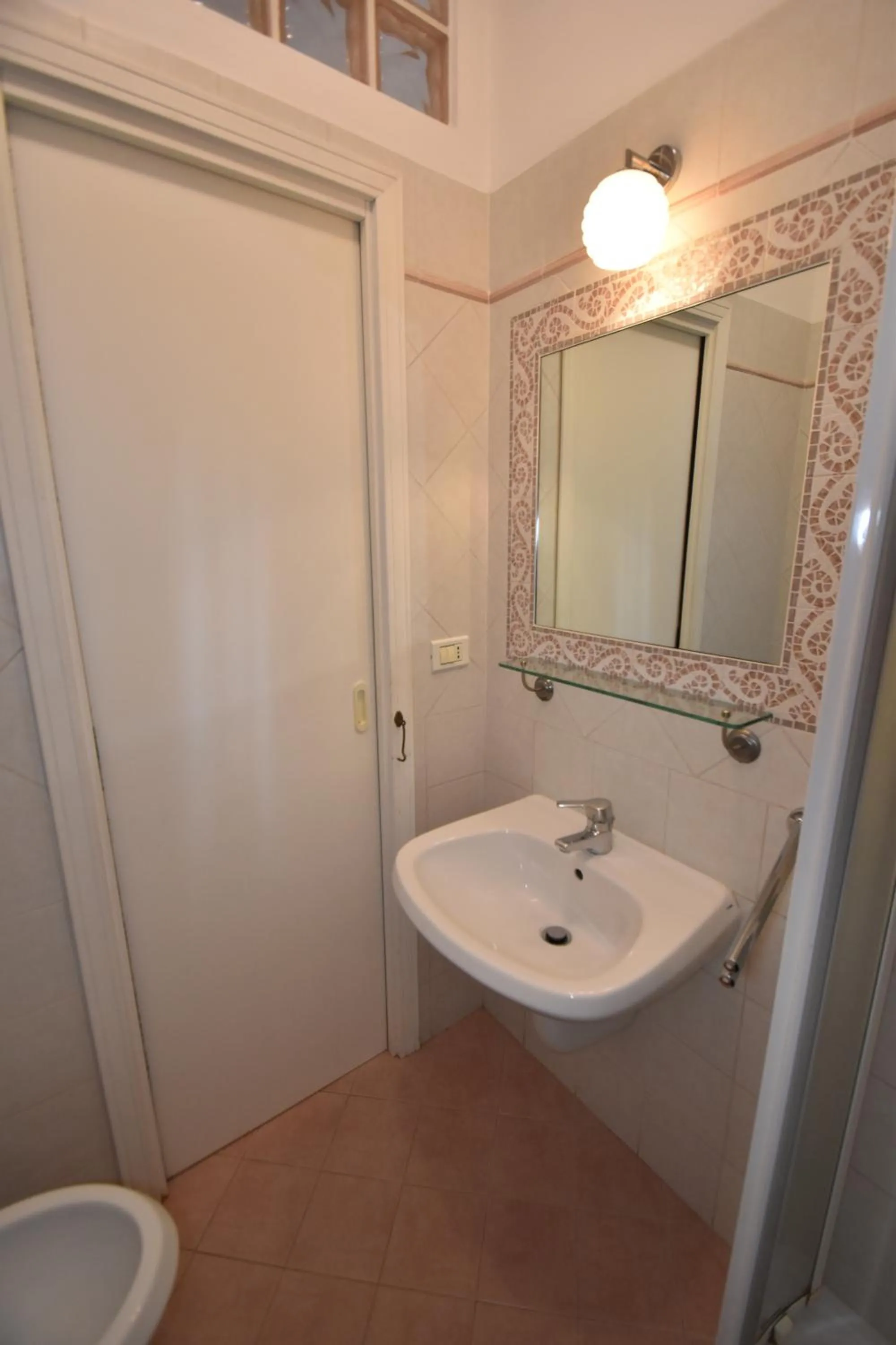 Bathroom in Appartamenti Olivo - 100 mt dal mare con aria condizionata