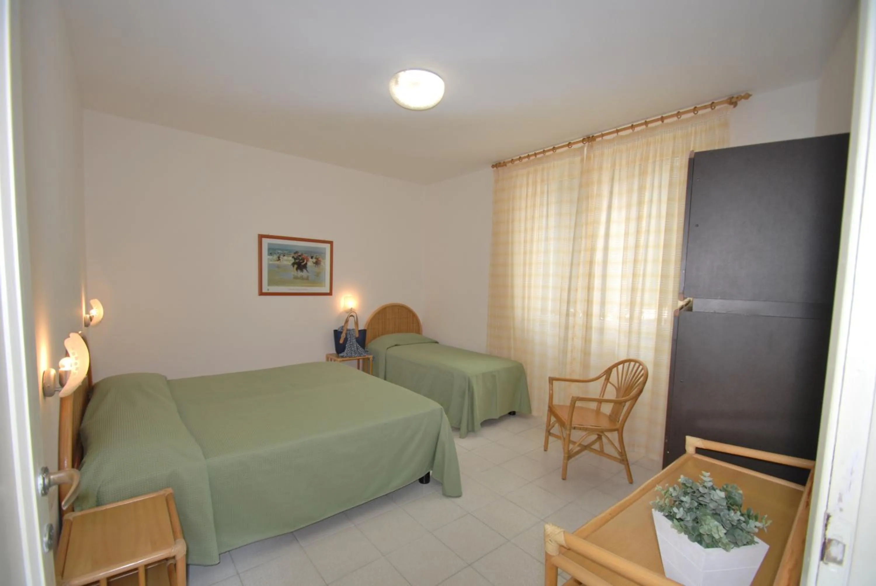 Bedroom, Bed in Appartamenti Olivo - 100 mt dal mare con aria condizionata