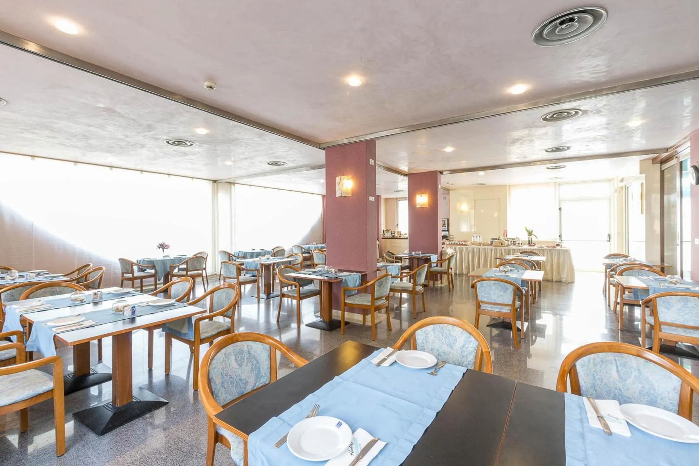 Restaurant/places to eat in Hotel Maja