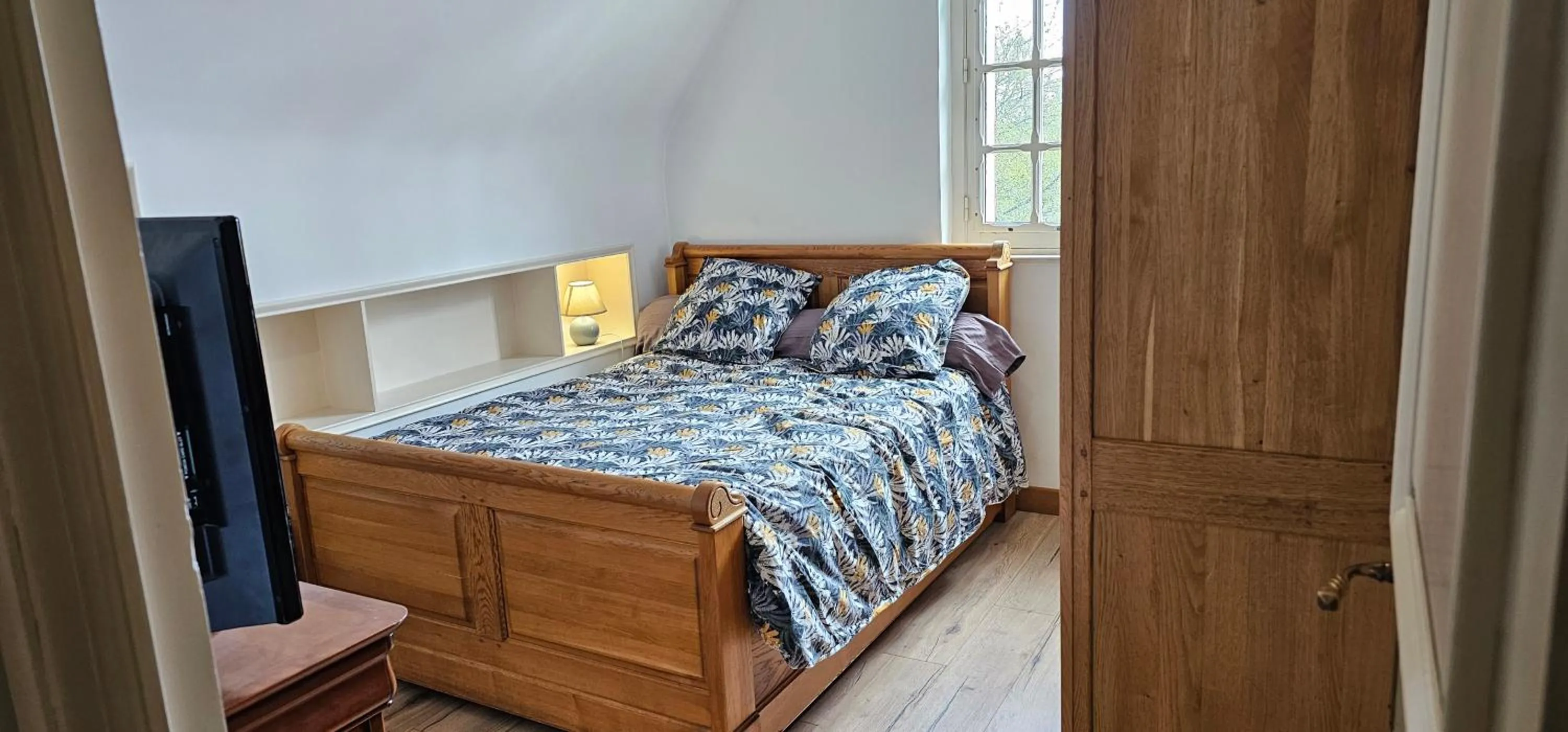 Bed in Chez Renée et Raynal B&B