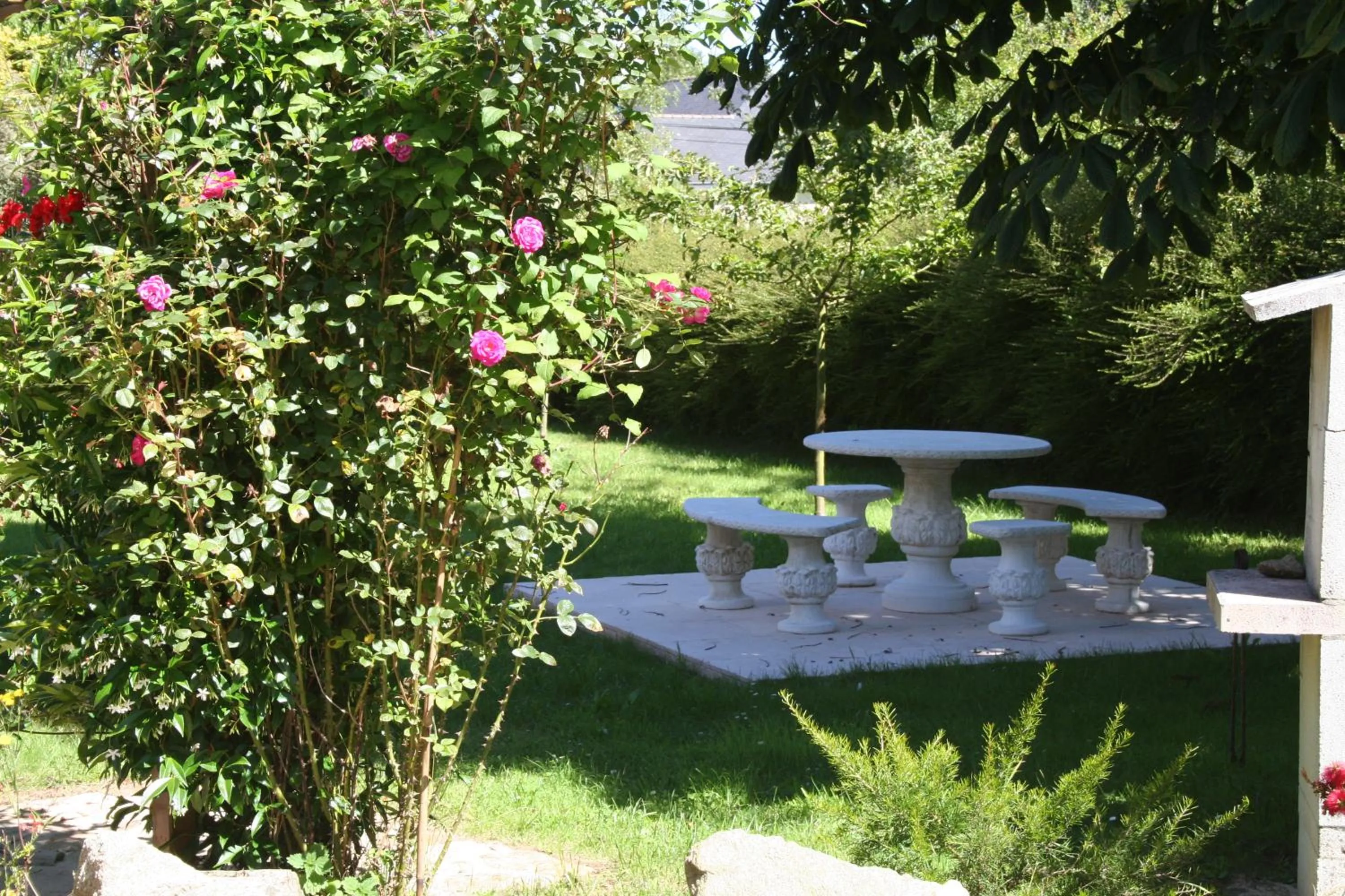 Property building in Chez Renée et Raynal B&B