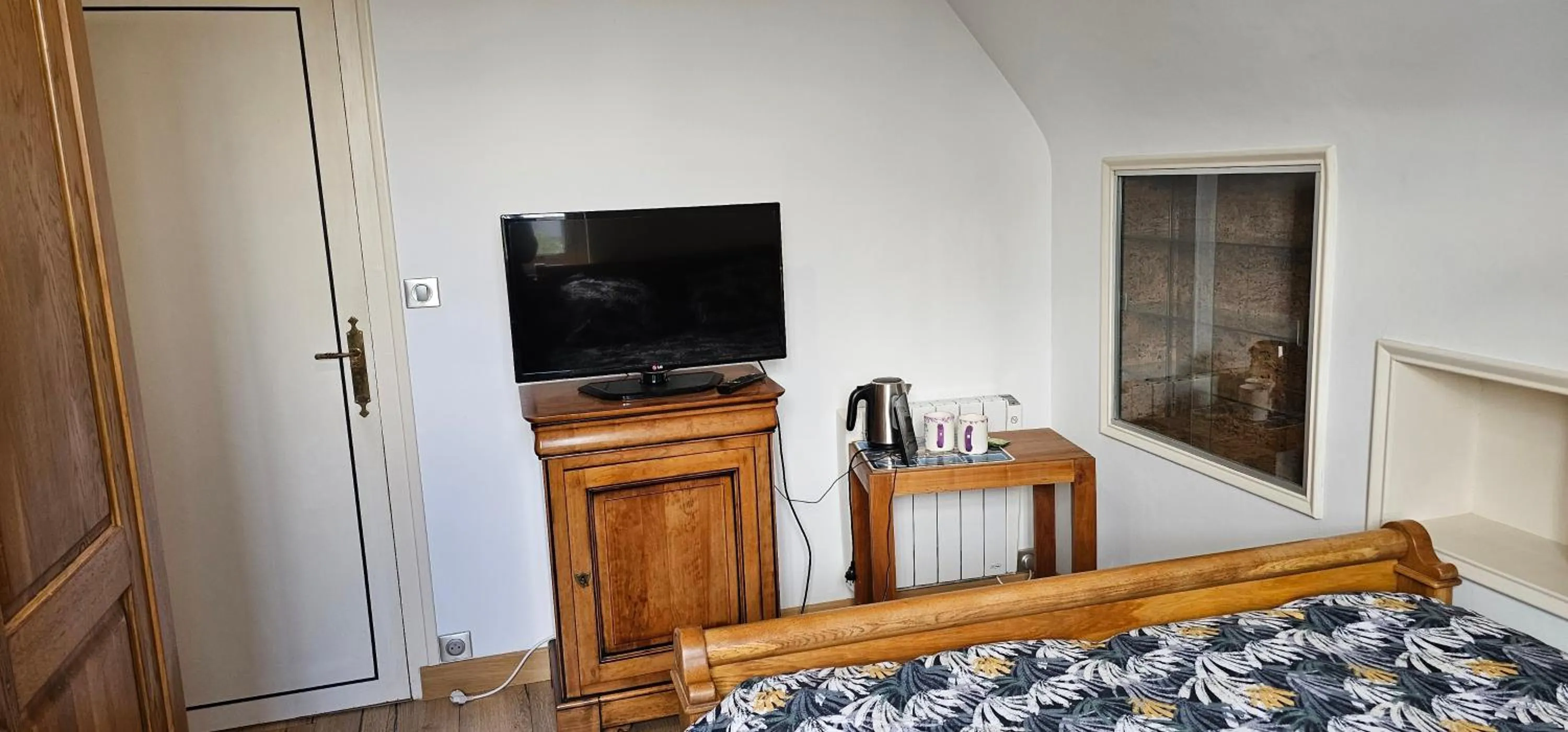 Bed in Chez Renée et Raynal B&B