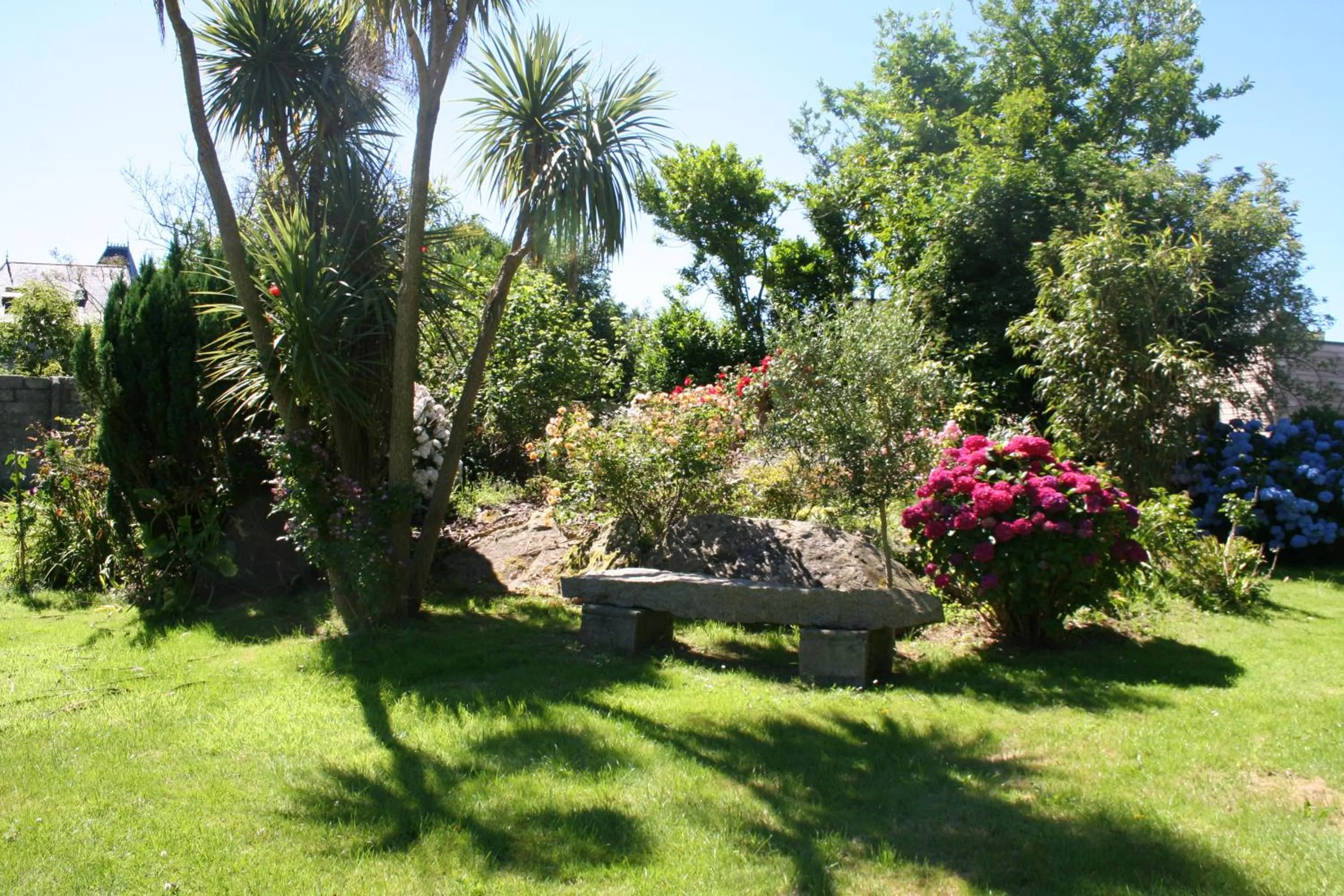 Property building in Chez Renée et Raynal B&B