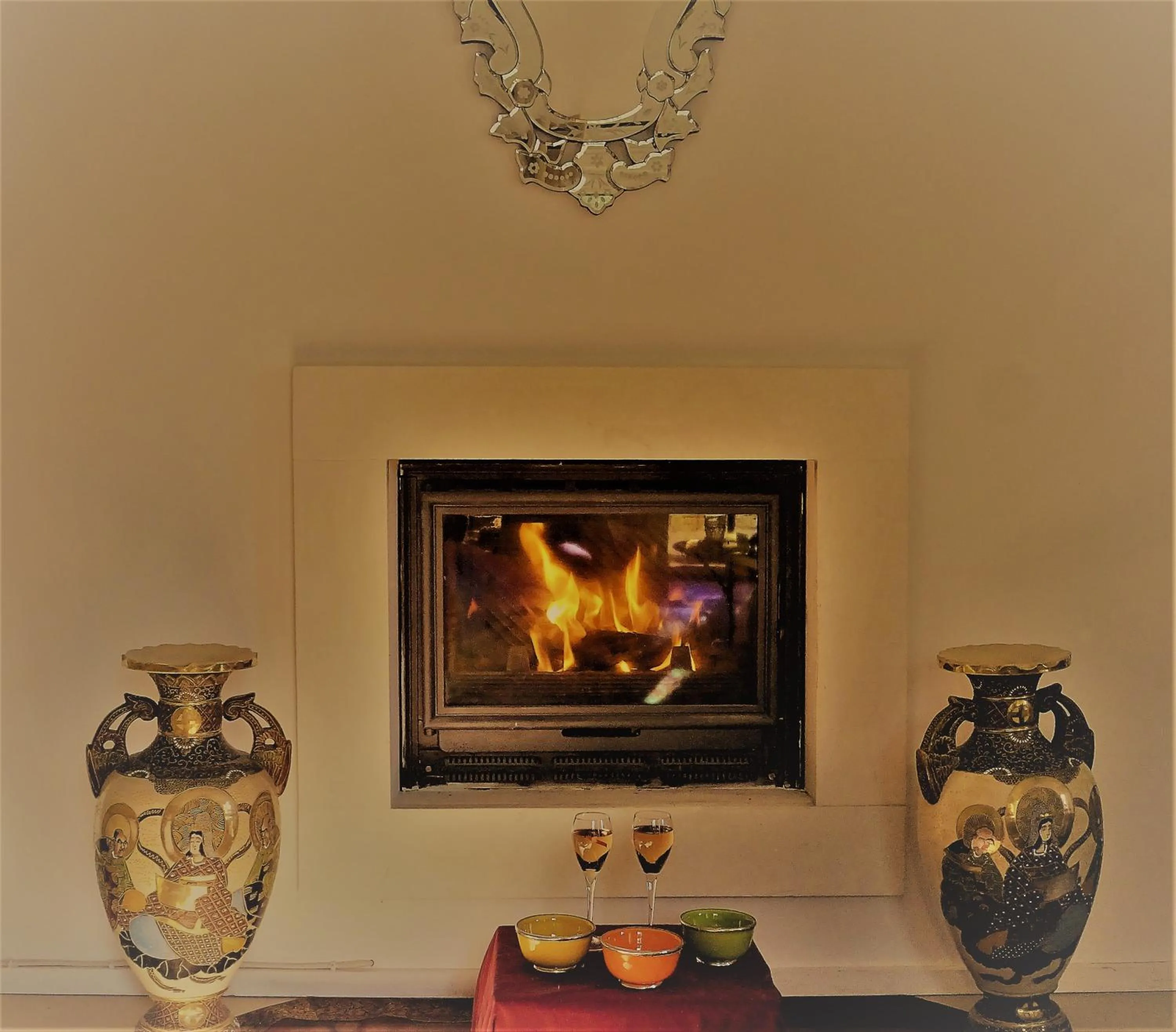 Communal lounge/ TV room in Les Jardins d'Eleusis