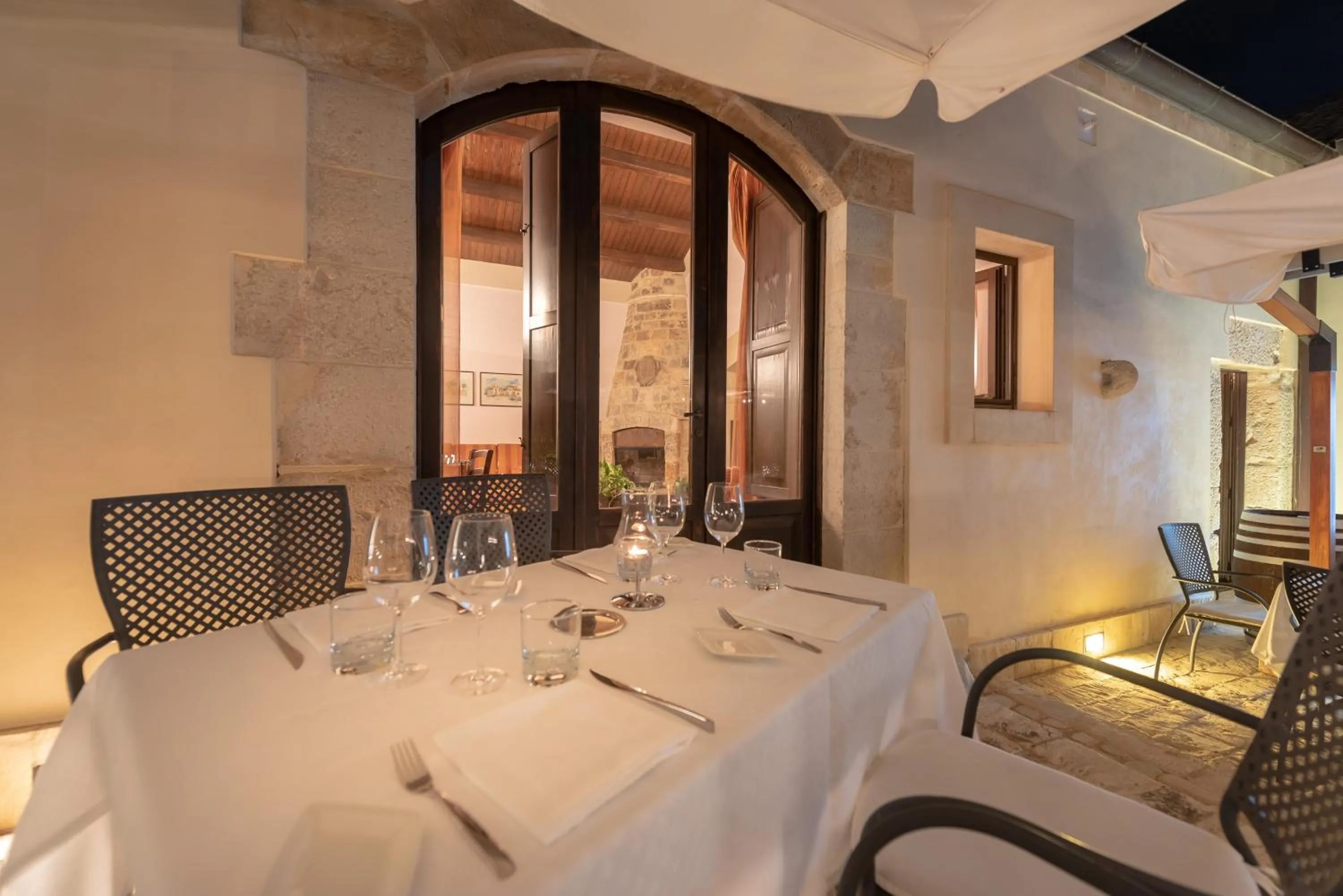 Restaurant/places to eat in Relais Torre Marabino