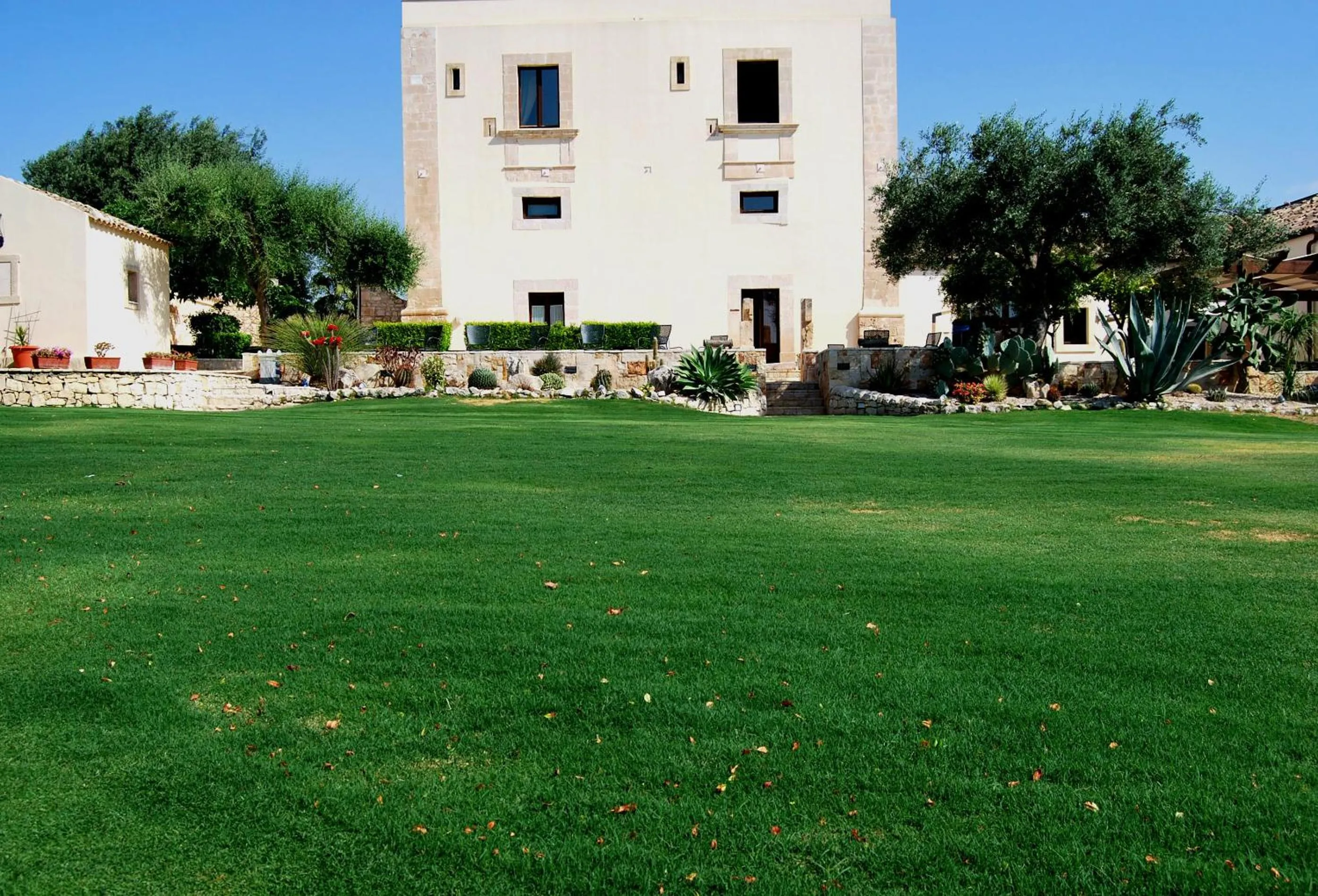 Facade/entrance in Relais Torre Marabino