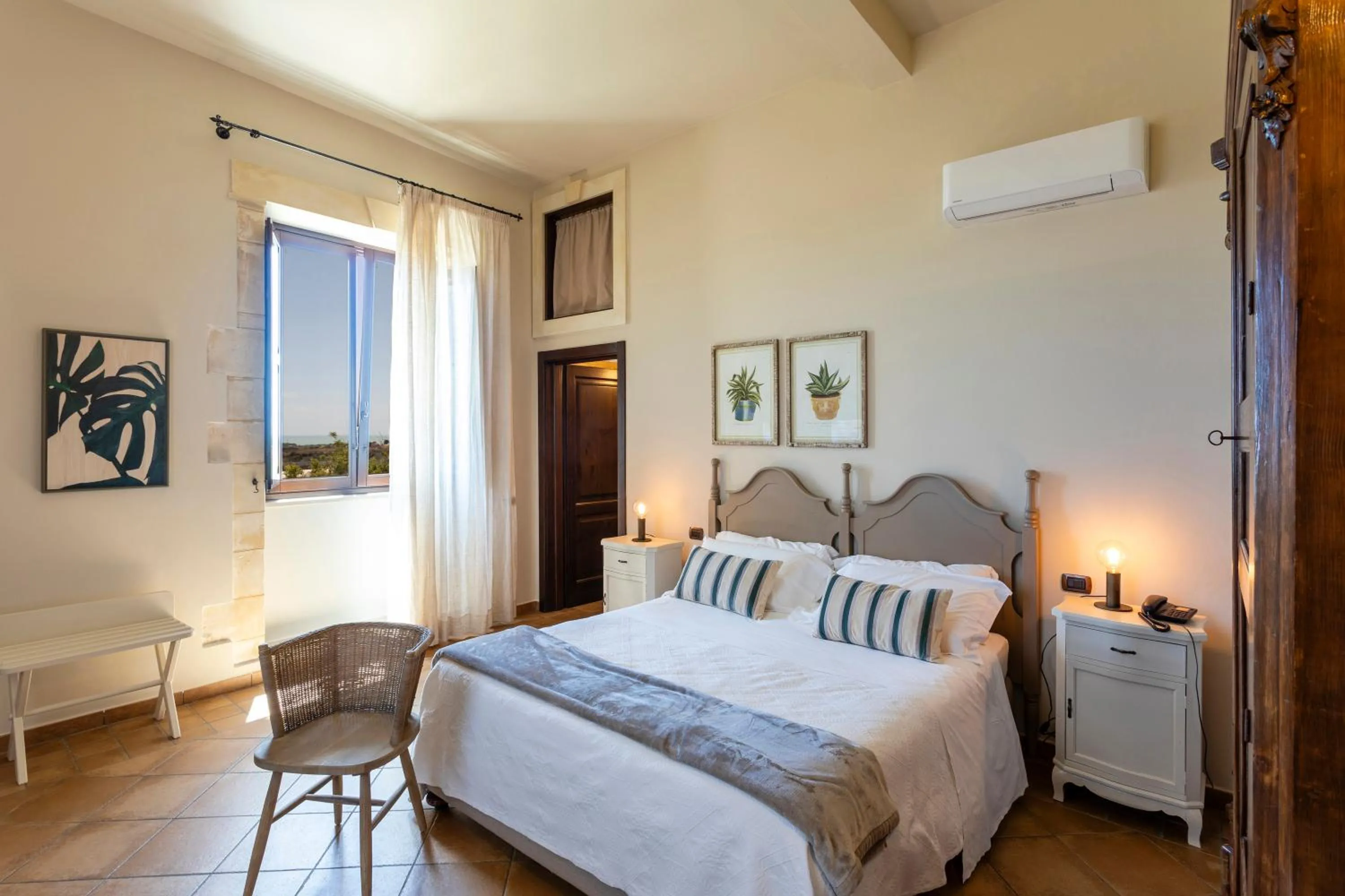 Photo of the whole room, Bed in Relais Torre Marabino