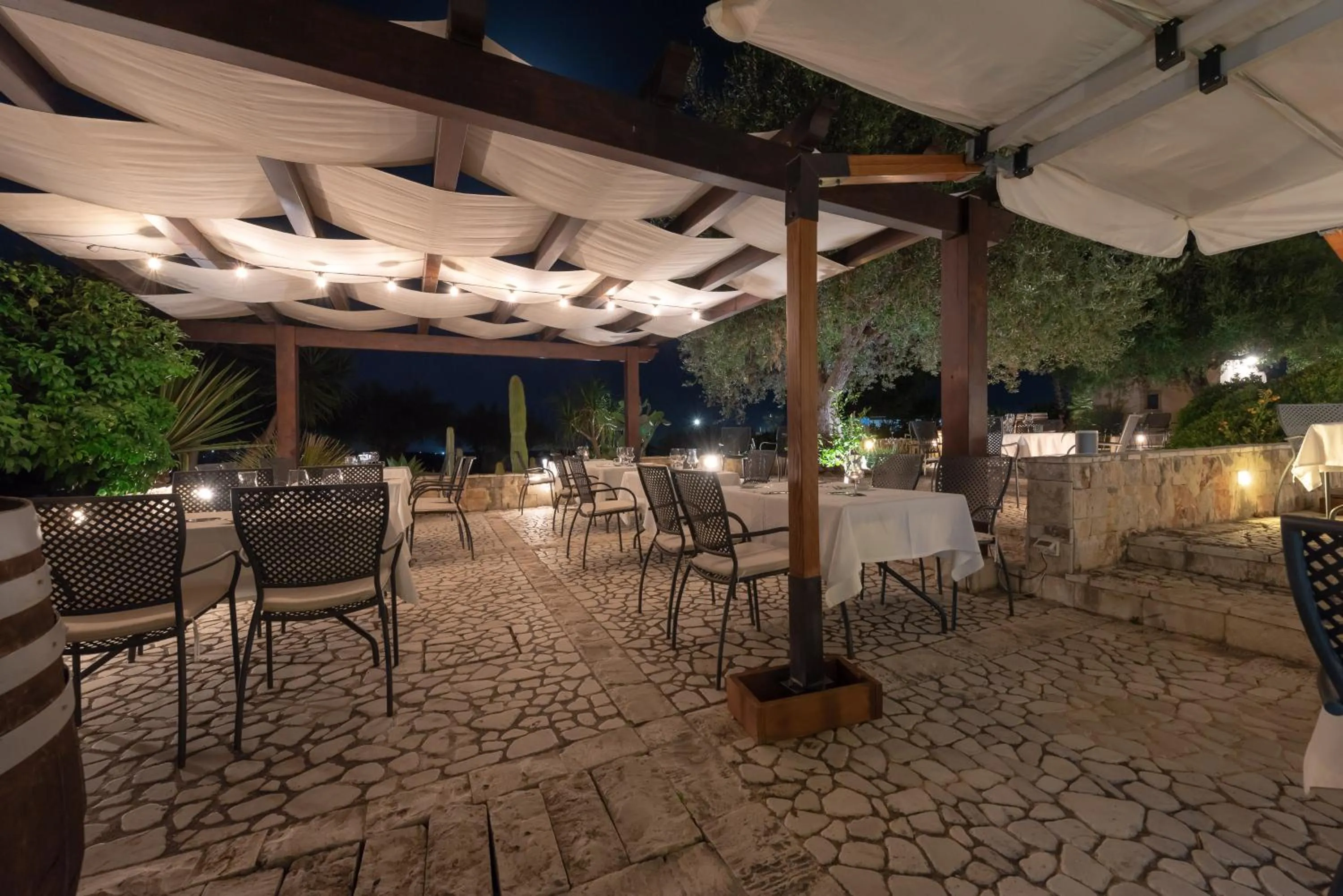 Restaurant/places to eat in Relais Torre Marabino