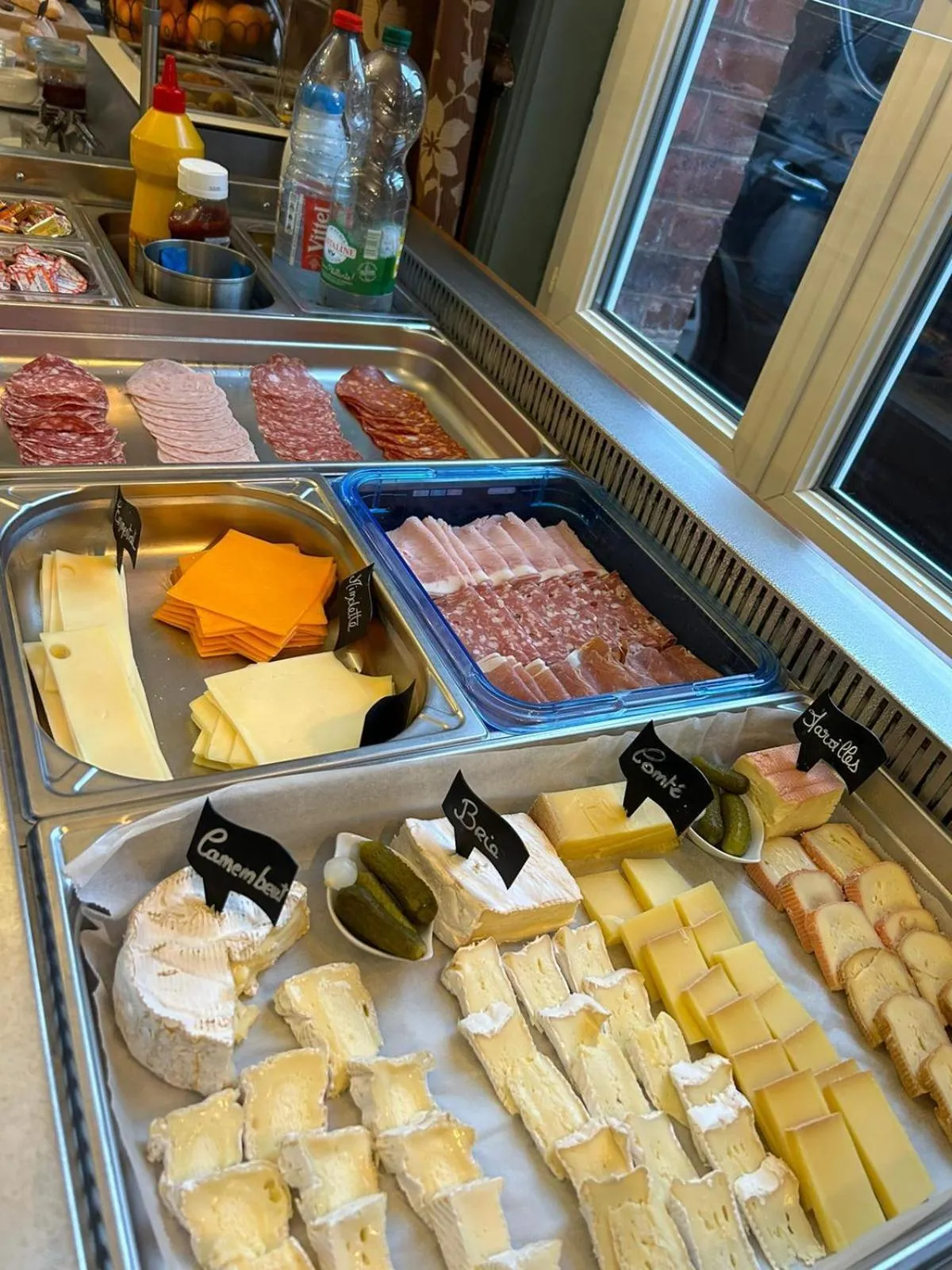 Breakfast in Hôtel & Appartements Le Florence