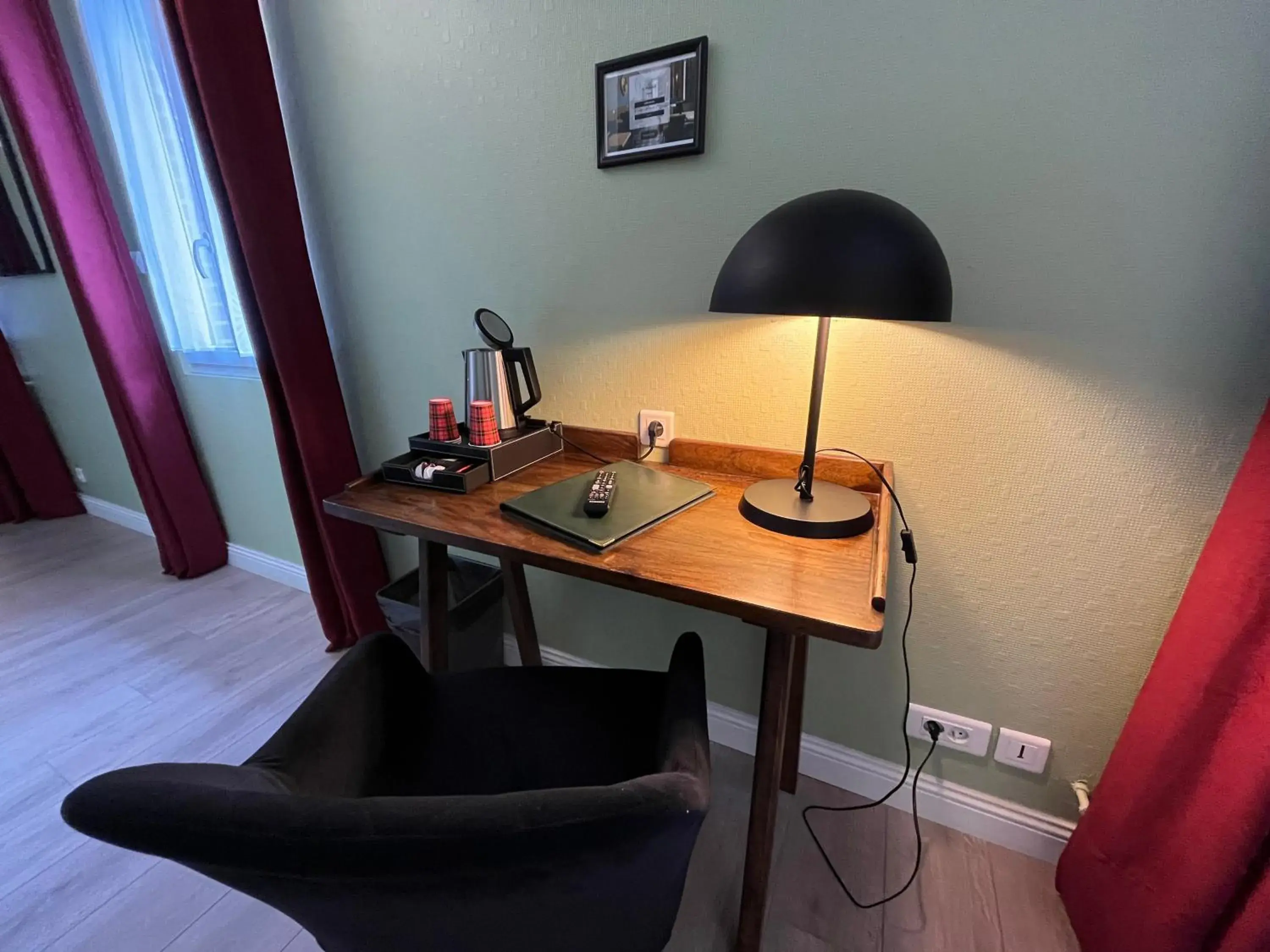 Family Room (6 Adults) in Hôtel & Appartements Le Florence Family Room (6 Adults) in Hôtel & Appartements Le Florence