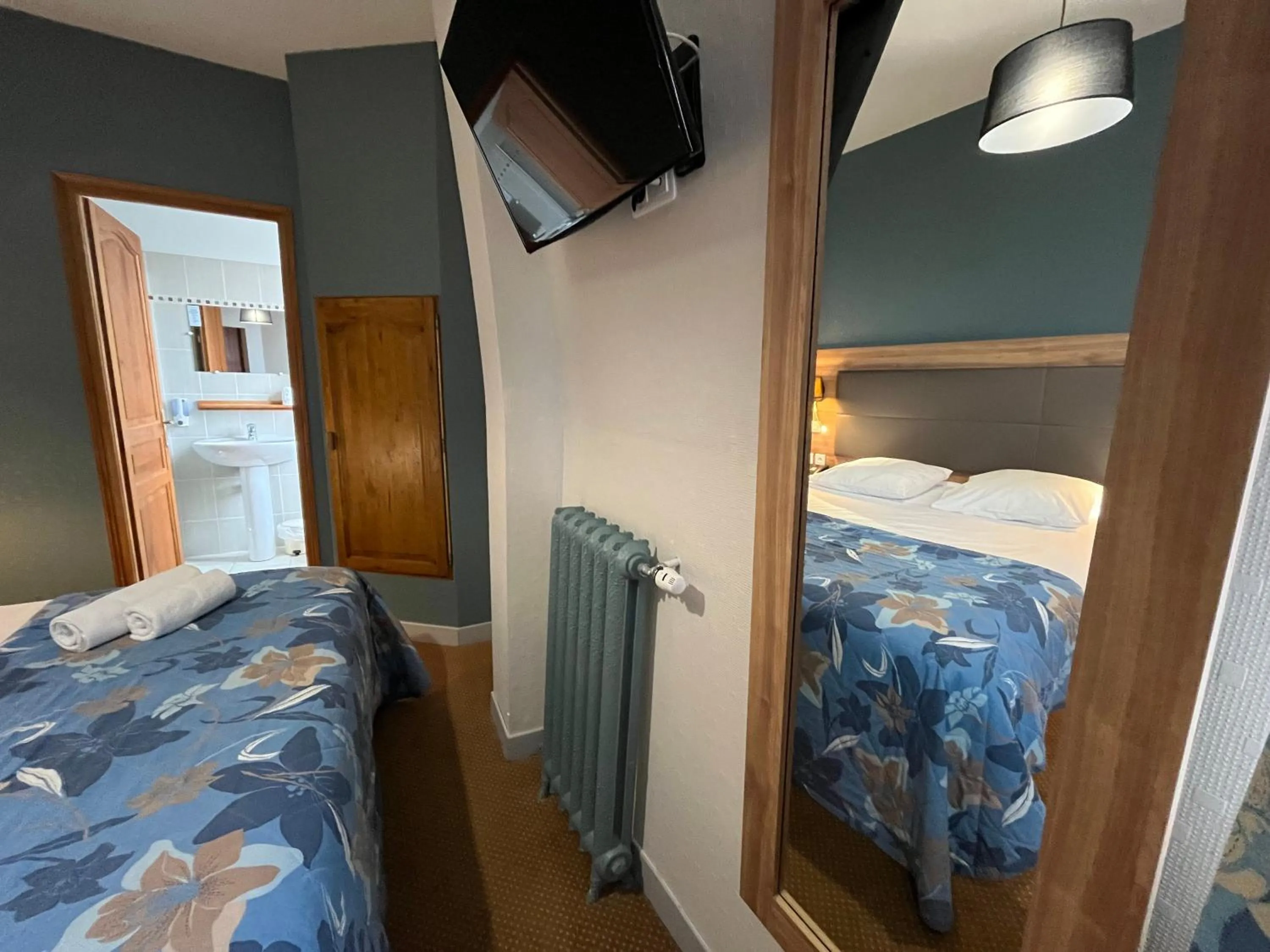 Bed in Hôtel & Appartements Le Florence