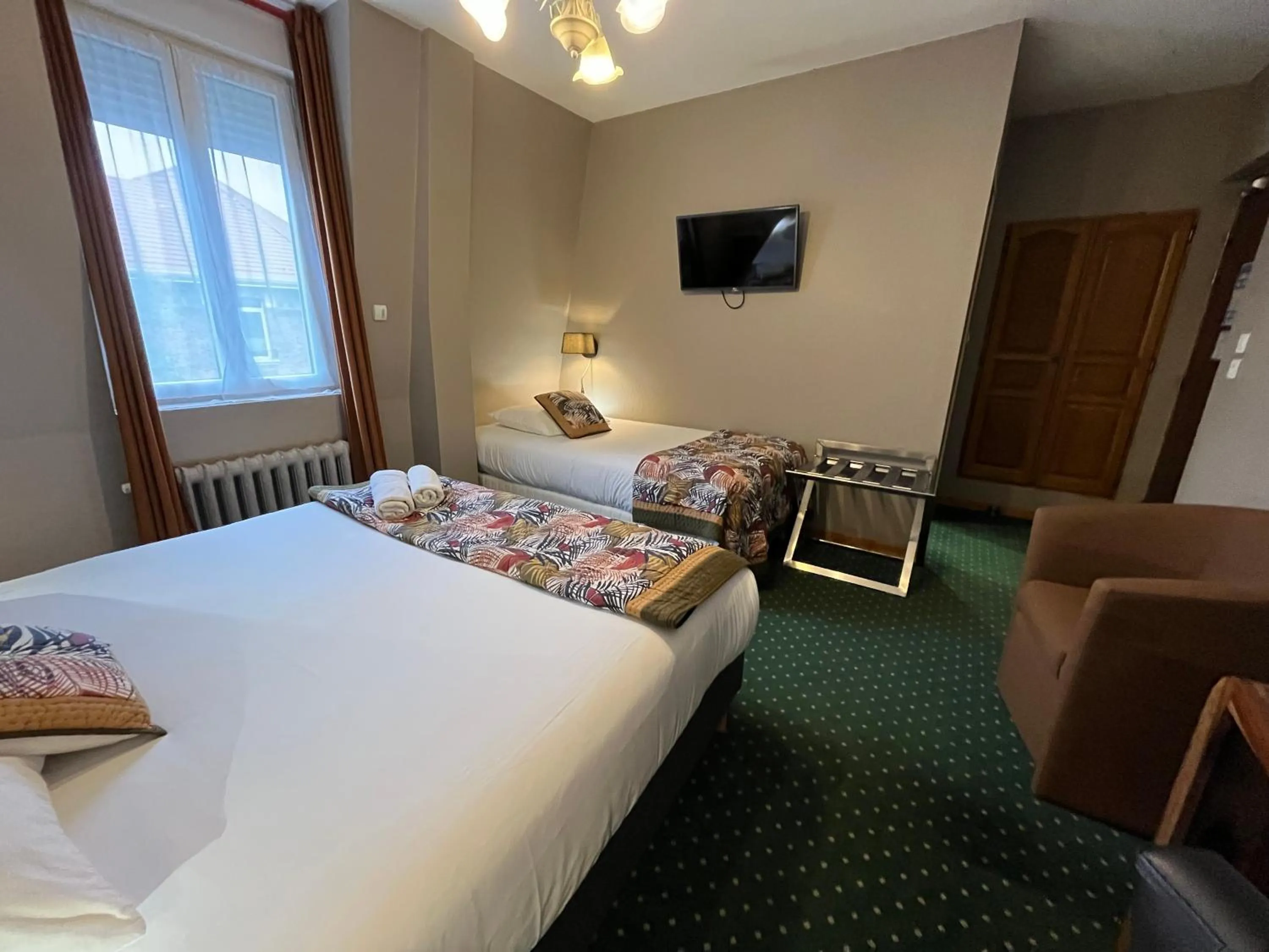 Photo of the whole room, Bed in Hôtel & Appartements Le Florence