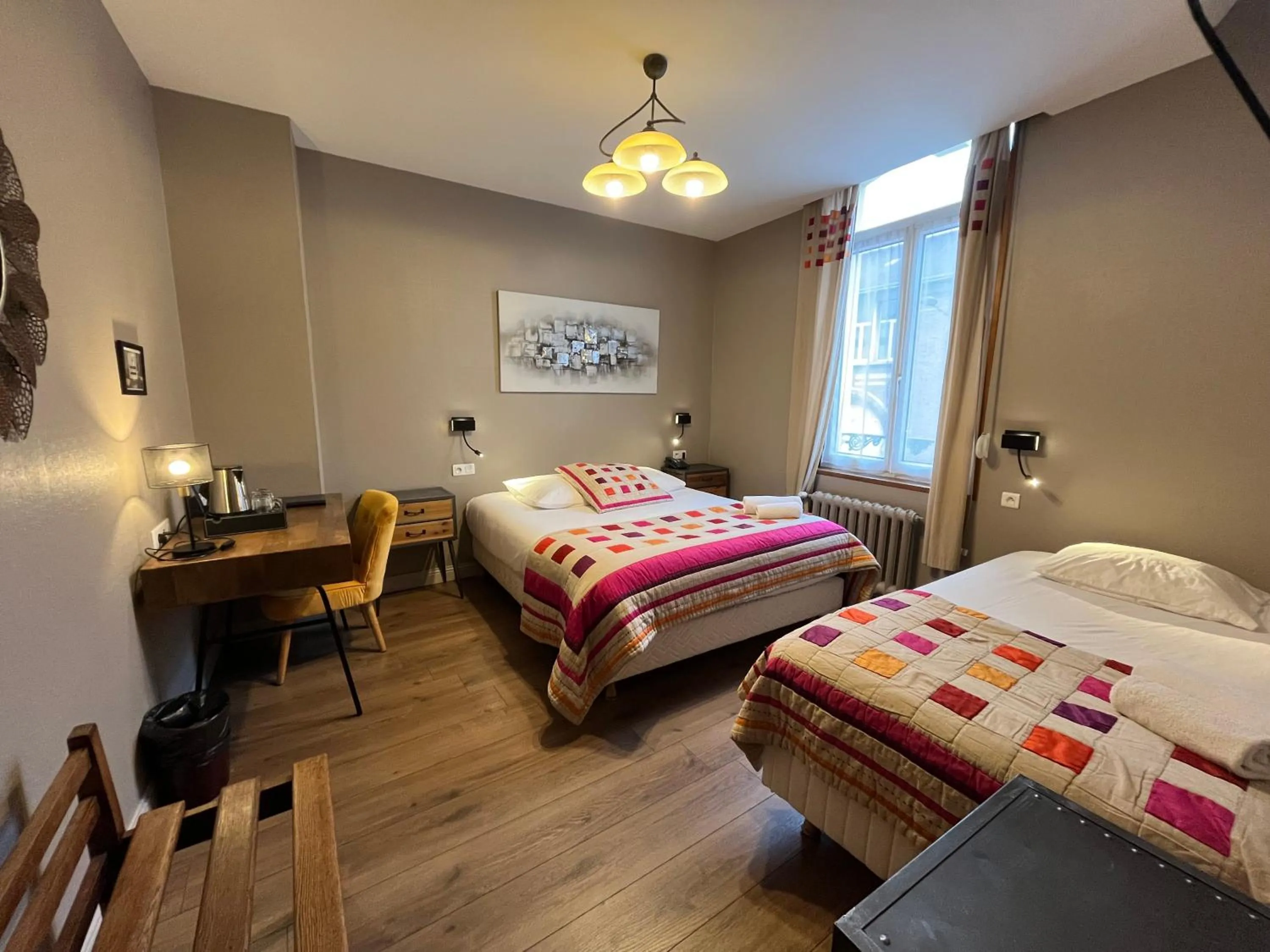 Photo of the whole room, Bed in Hôtel & Appartements Le Florence