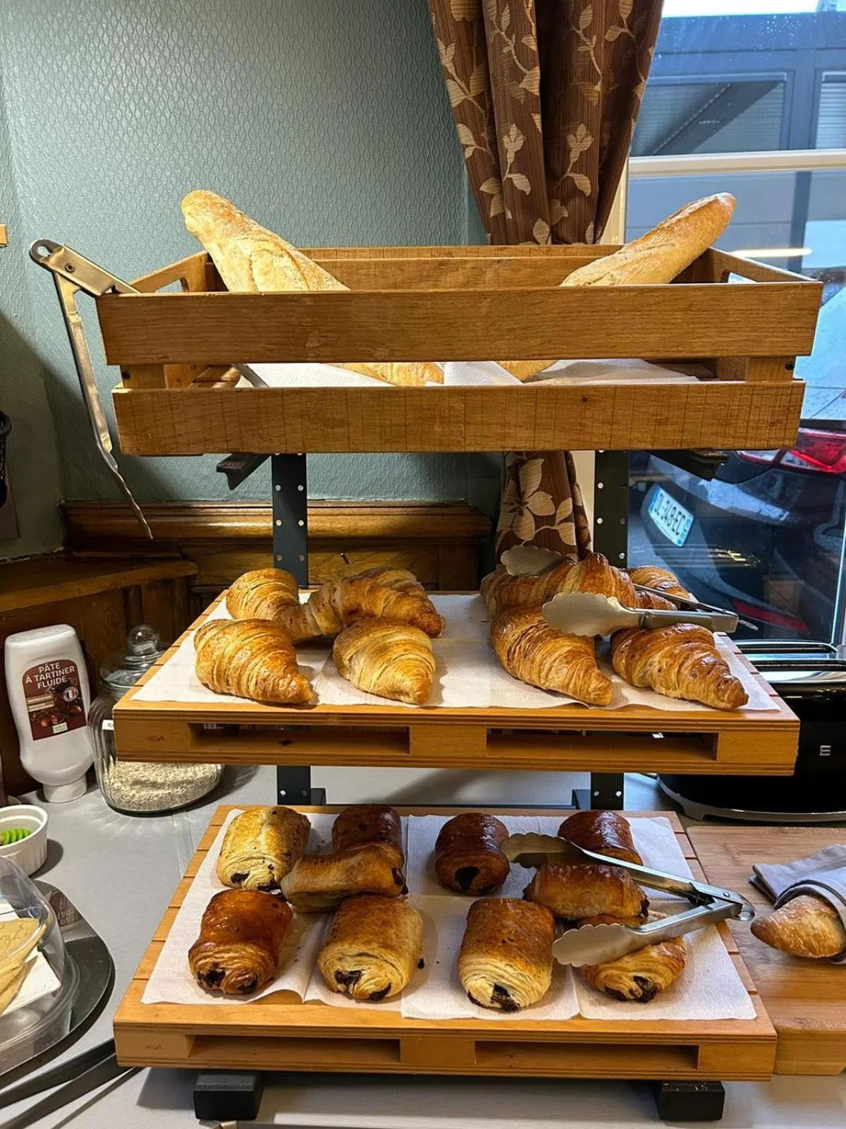 Breakfast in Hôtel & Appartements Le Florence