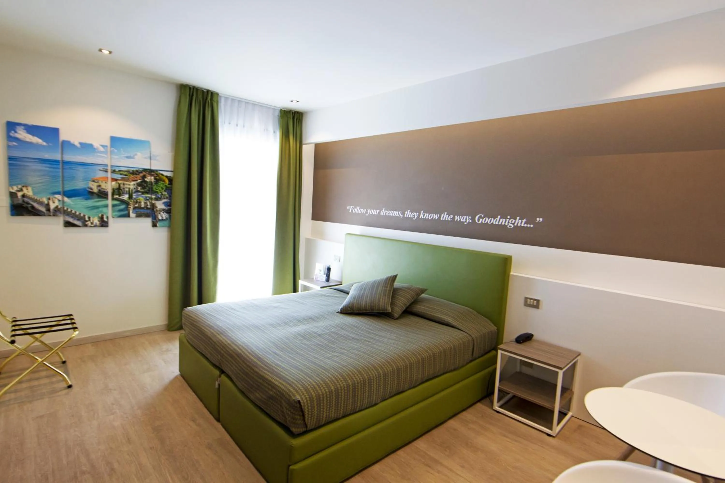 Bedroom, Bed in Hotel Ideal