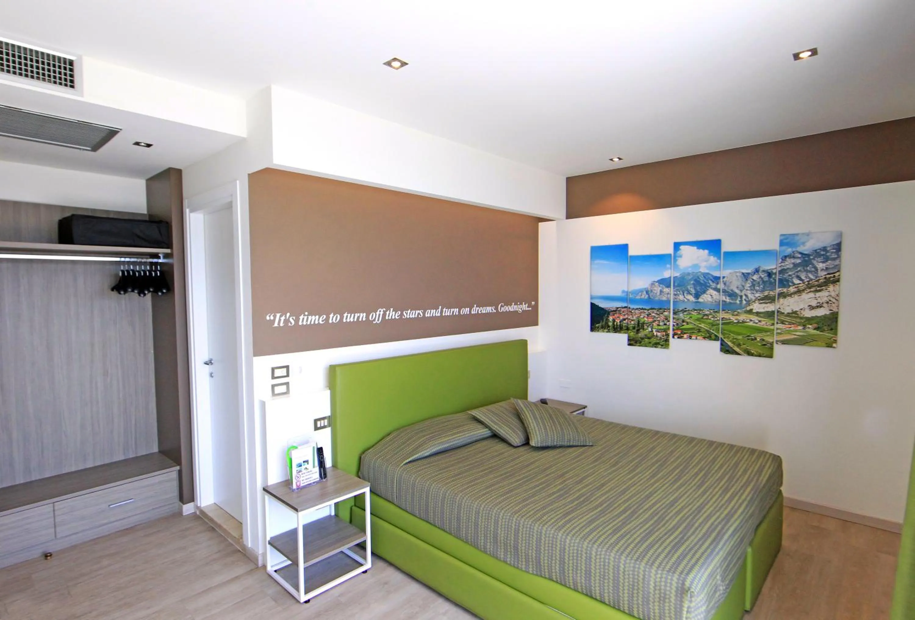 Bedroom, Bed in Hotel Ideal